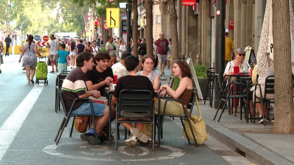Barselona'da 'Sokakları Açıyoruz' Projesi Geri Döndü: Gràcia ve Sants Yayalara Açık