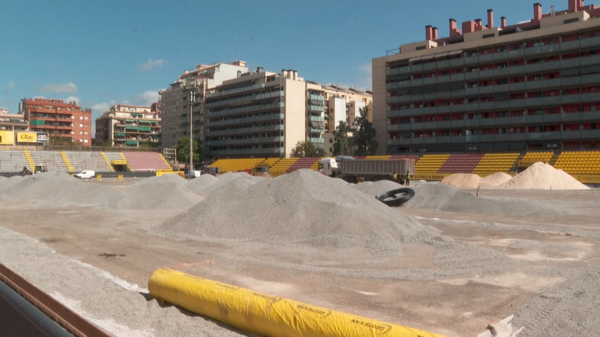 Barselona'nın Kalbinde Futbol Devrimi: Narcís Sala Stadyumu Doğal Çimle Yenileniyor