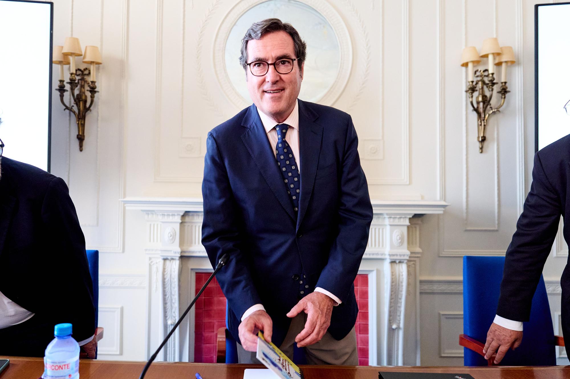 Garamendi'nin Rakipsiz Zaferi: İspanyol İş Dünyasının Lideri CEOE'de Üçüncü Dönemine
