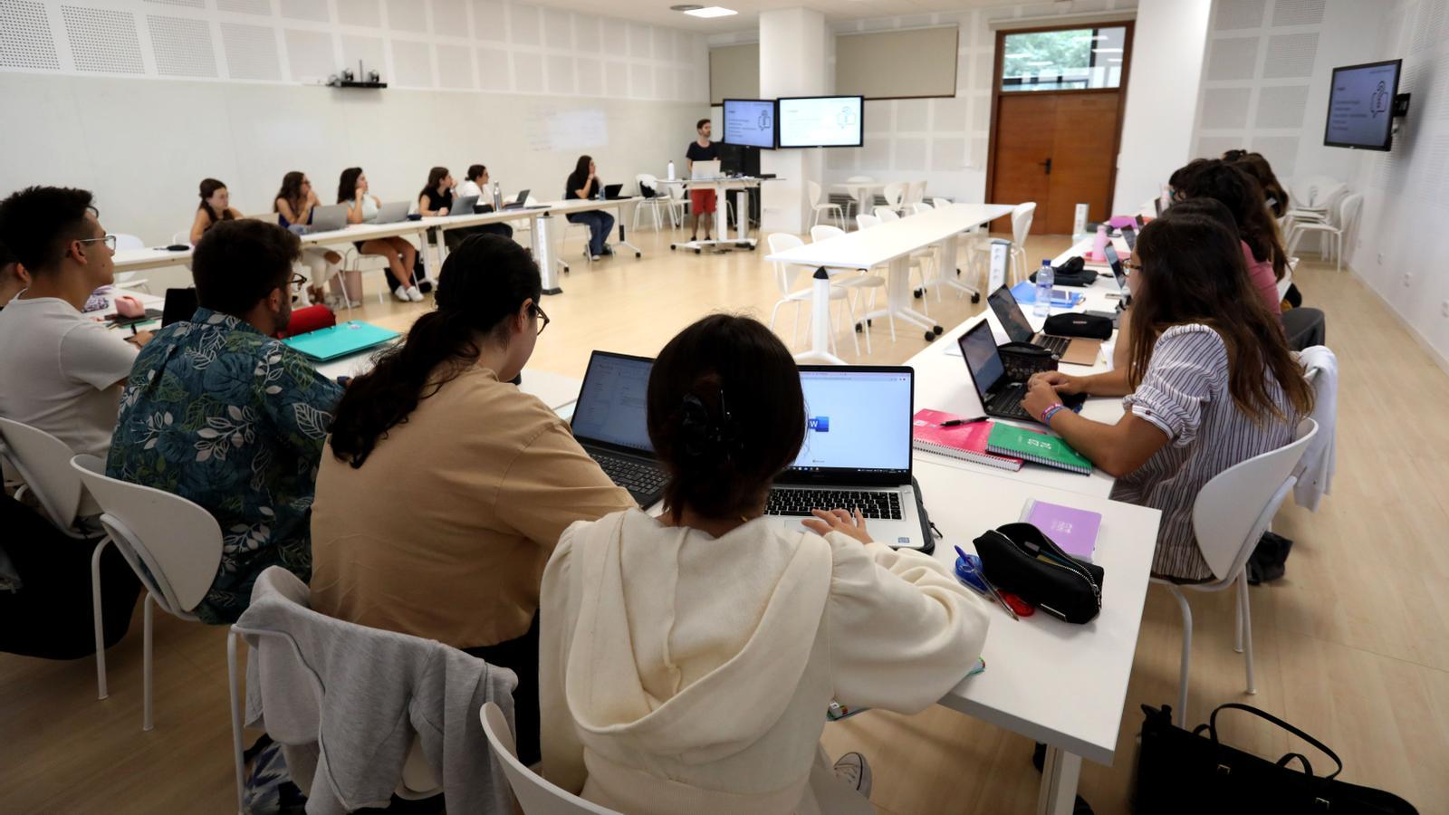 Balear Adaları'nda Katalanca Alarmı: Öğretmen Adayları İspanyolca'ya Yöneliyor