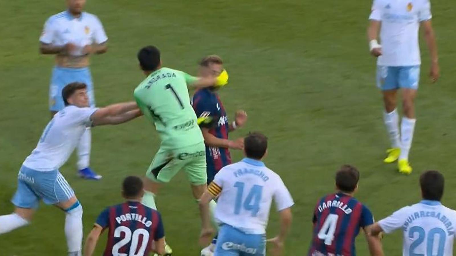 Büyük Pişmanlık: Huesca-Zaragoza Derbisinde Yumruklar, Kırmızı Kartlar ve Tarihi Arbede