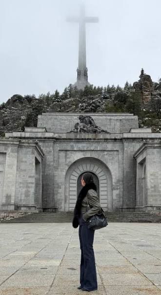 Georgina Rodríguez'in Valle de Cuelgamuros Ziyareti: Tarihi Tartışma ve Sosyal Medya
