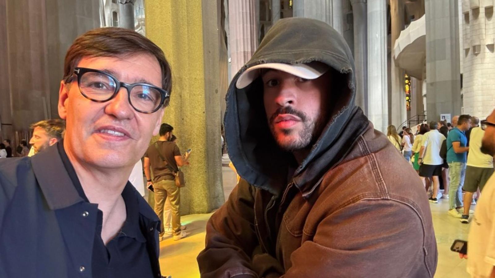 Siyaset ve Müzik Buluştu: Salvador Illa, Bad Bunny ile Sagrada Família'da Selfie Çekti
