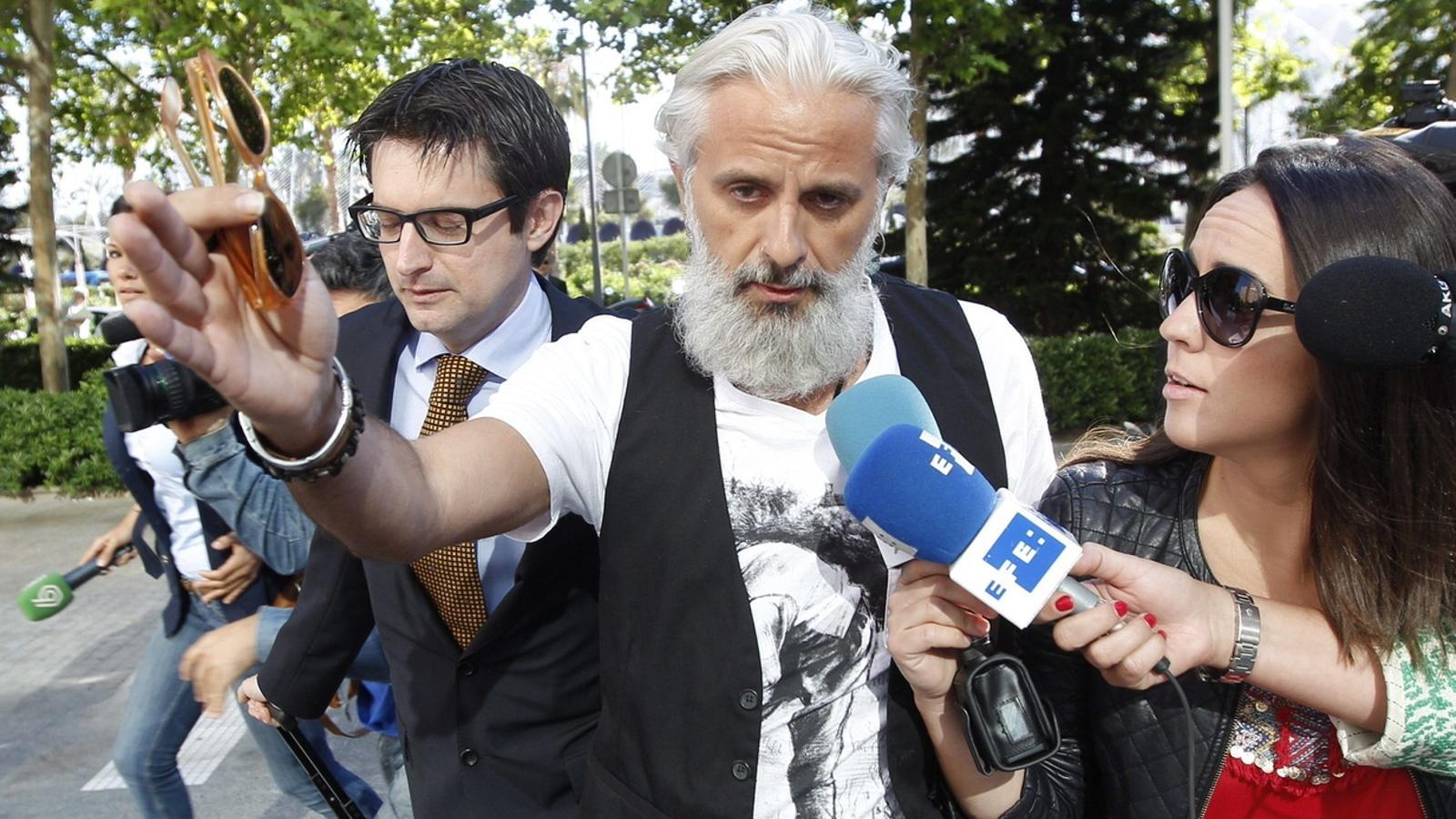 İspanya'da Yolsuzluk Skandalının Merkezindeki 'Para Bağımlısı' Marcos Benavent Hapse Girdi