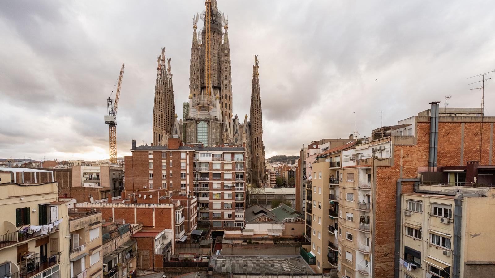 Barselona'nın Simgesi Sagrada Familia İçin Yeni Plan: Tek Bina Yıkımıyla Merdiven