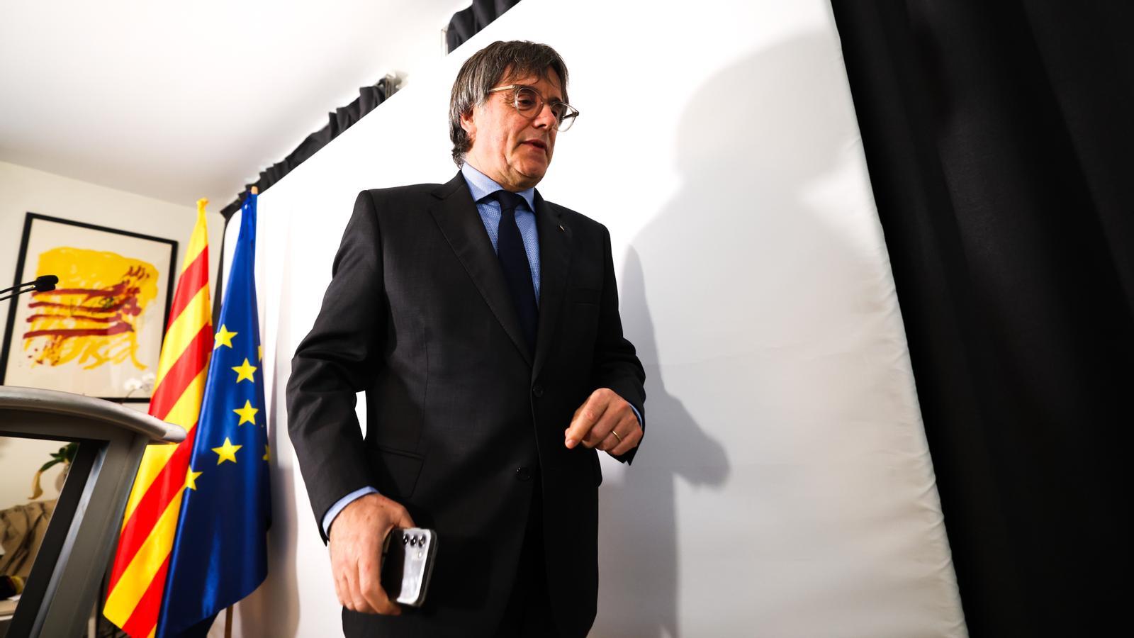 Puigdemont'un Gölgesi İspanya Seçimlerini Sarıyor: Medya ve Siyaset Arasında Bir Dans