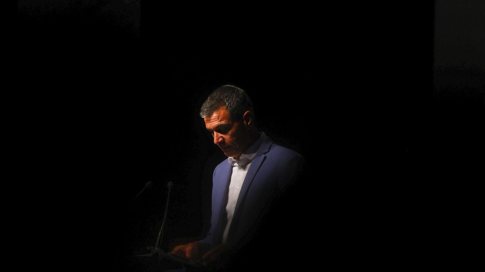Pedro Sánchez'in Siyasi Hayatta Kalma Mücadelesi: Ceuta Krizi ve Gelecek Stratejileri
