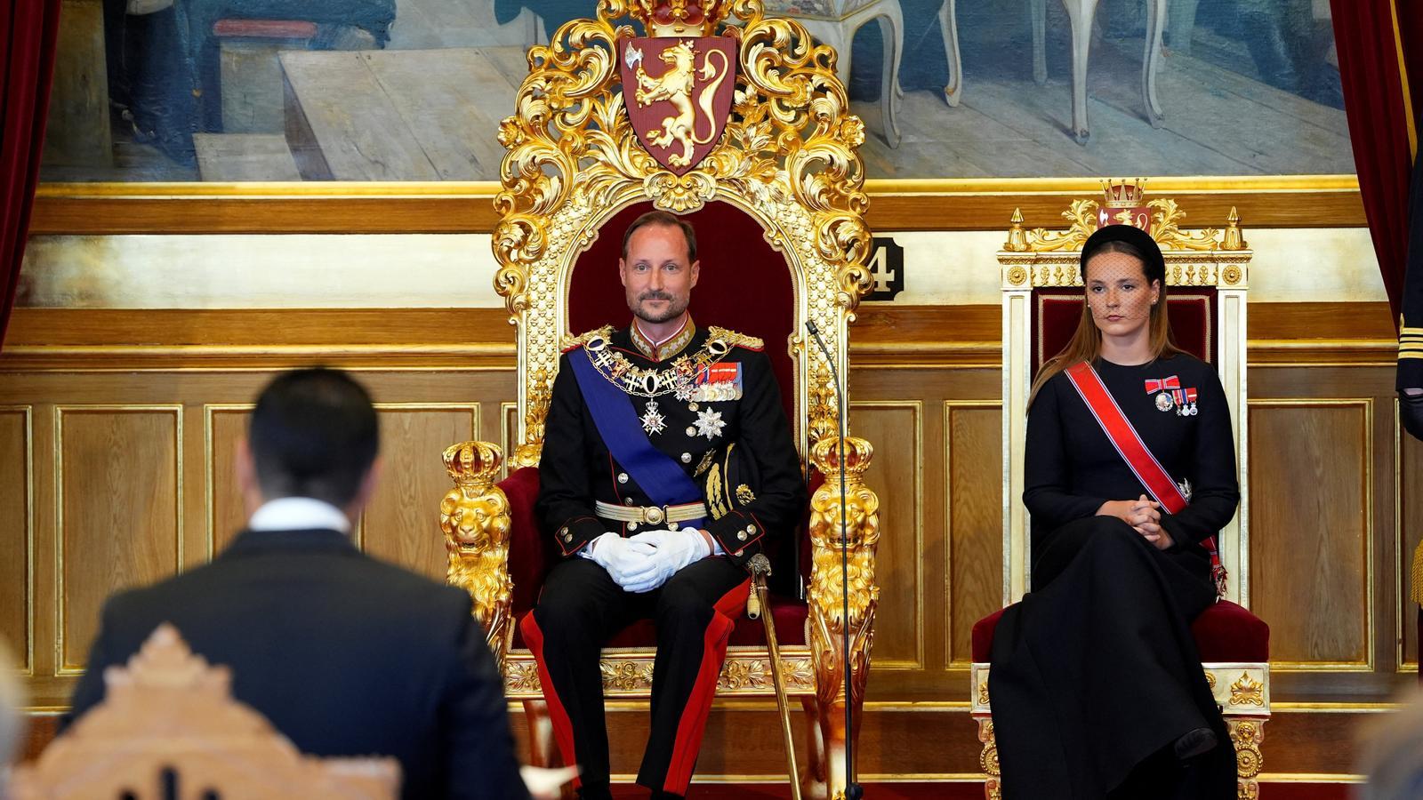 Norveç Veliaht Prensi Haakon, Anayasa Yeminiyle Saltanatına Başladı