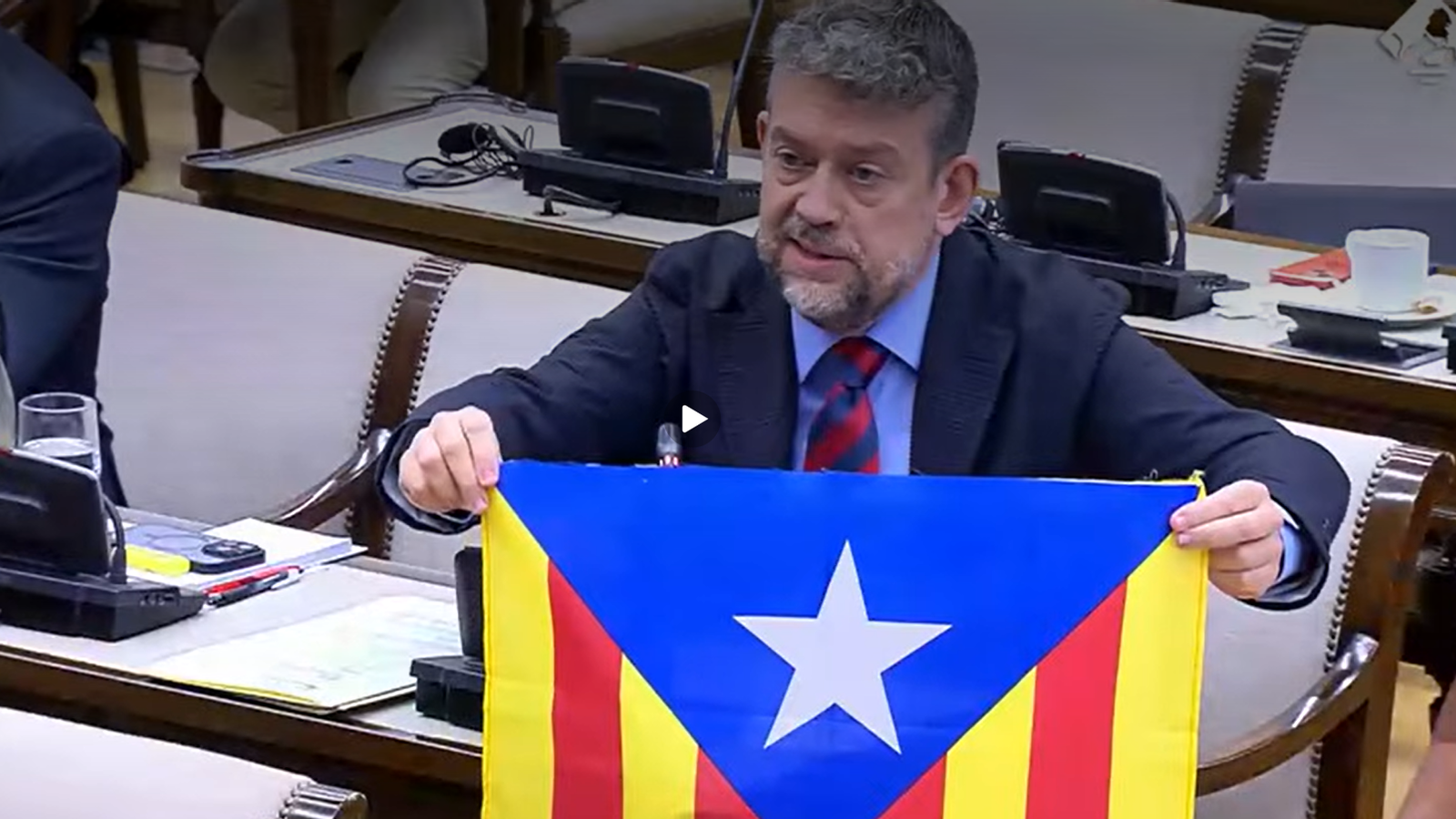 ERC Milletvekili Kongre'de Estelada Açtı: Elx'teki Polis Şiddetini Kınadı