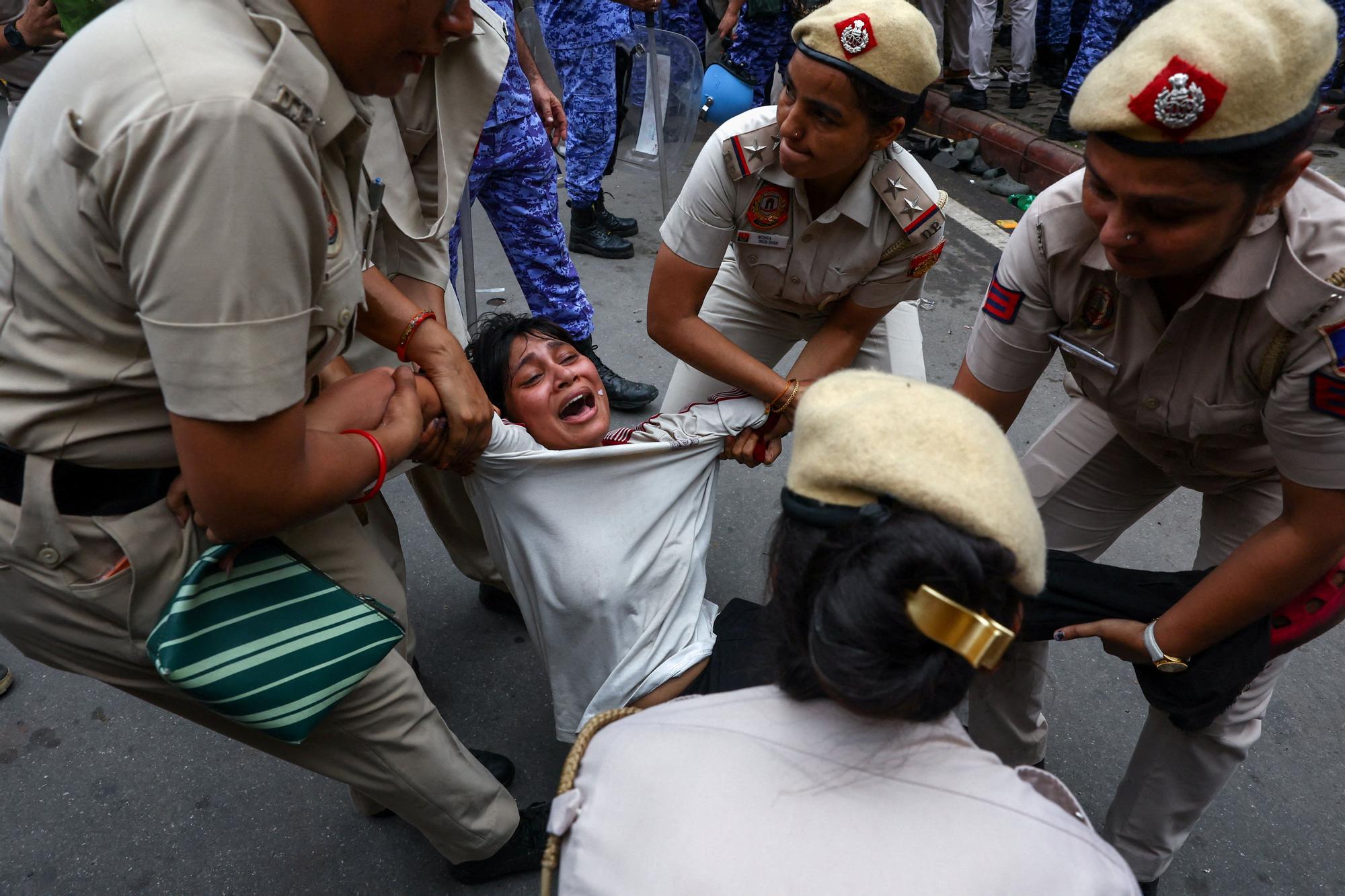 Hindistan'da Eğitim Skandalı Protestoları: Modi Hükümeti Baskı Altında