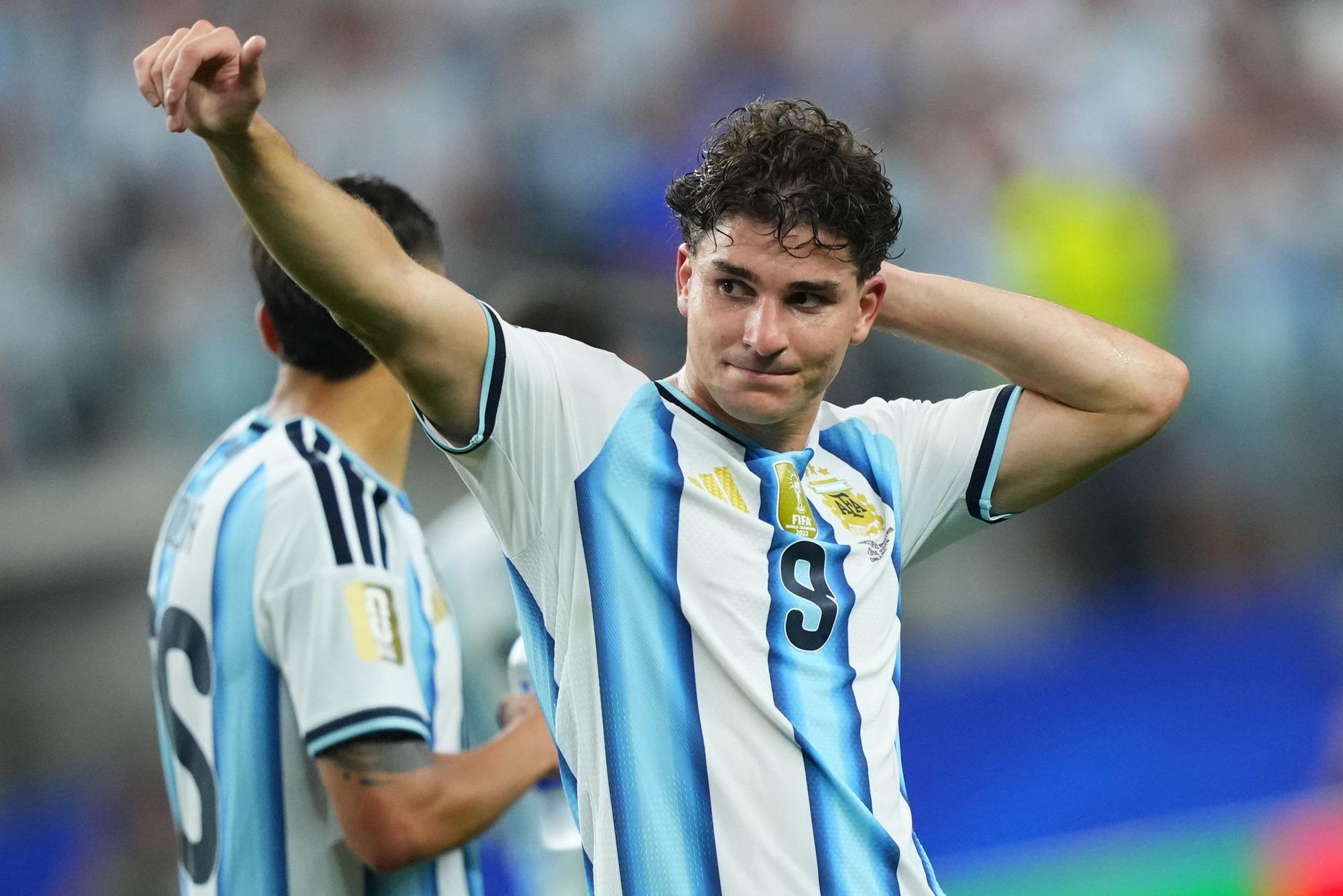 Julián Álvarez Transferinde Yeni Perde: Barça Rüyası ve Atlético'nun Stratejik Direnişi