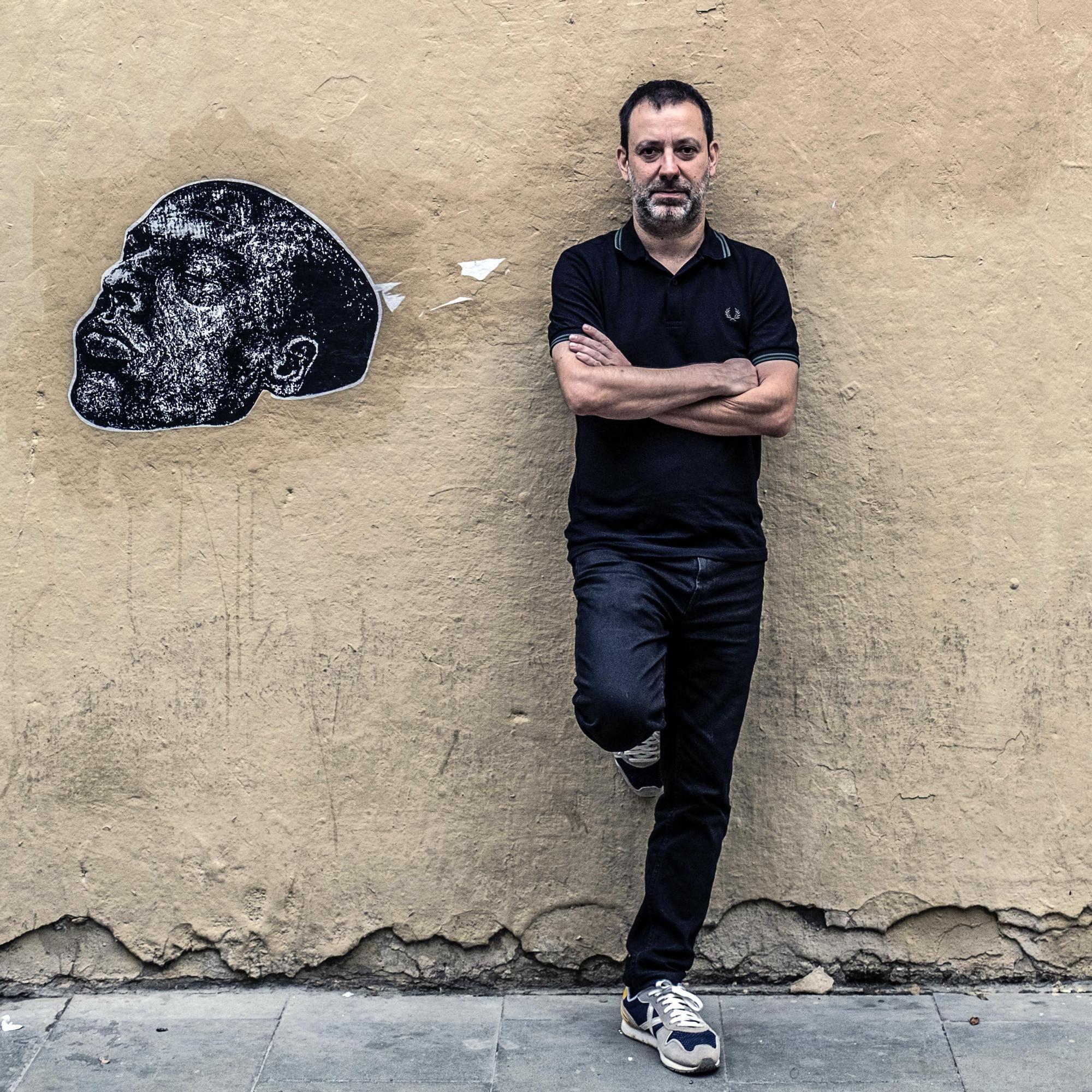 **Mazoni Geri Dönüyor: Jaume Pla'dan "Banderes per daltònics" ile Müziğe Dönüş**