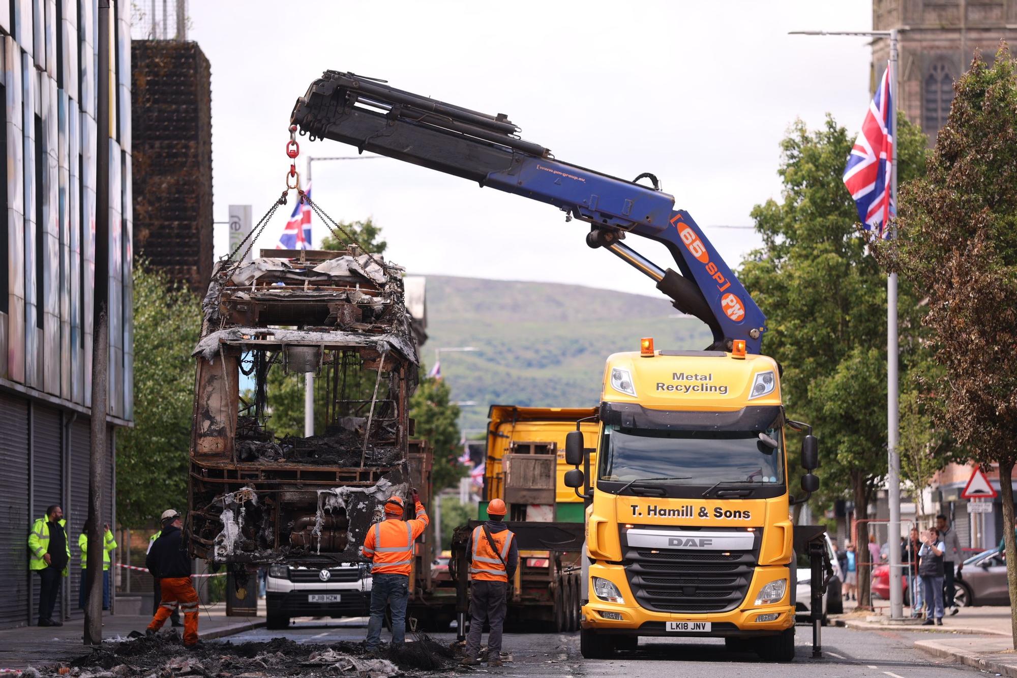 Belfast'taki Vahşi Saldırının Mağduru Koma'da: Ailesinden Göçmen Şiddetine Kınama