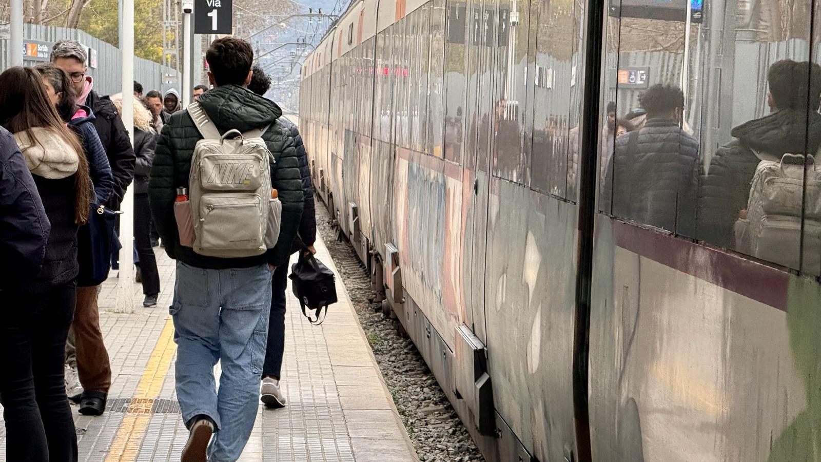 Katalonya'da Bakır Hırsızlığı Tren Seferlerini Aksattı: R4 Hattında Büyük Gecikmeler