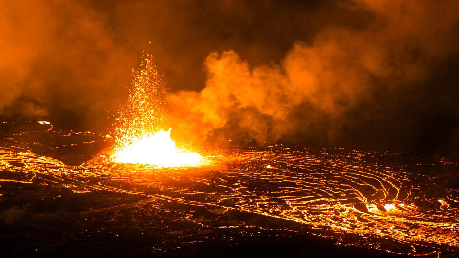 Hawaii'nin Kilauea Yanardağı Yeniden Püskürdü: Dünyanın En Aktiflerinden Biri Alarmda