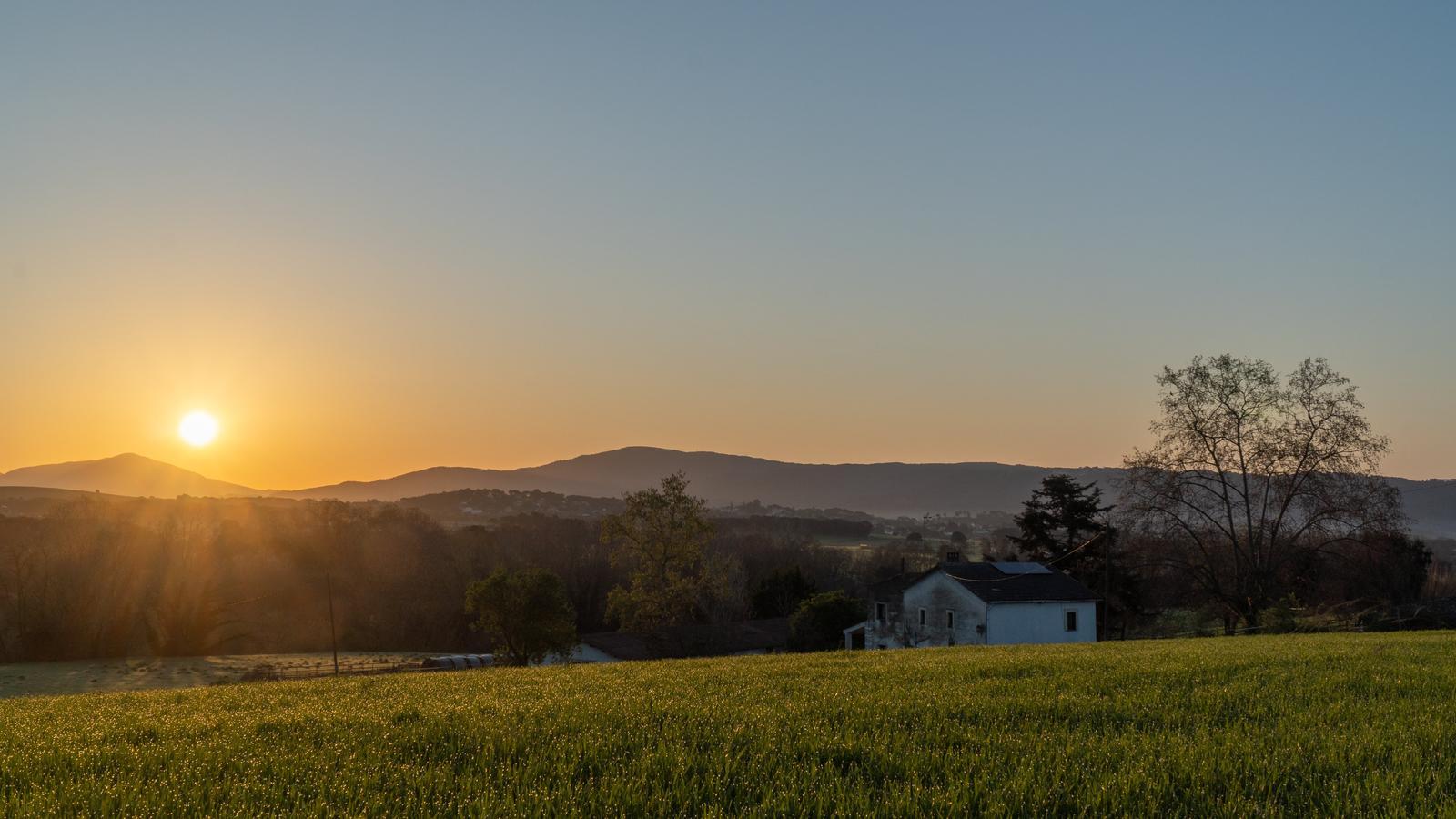 Katalonya'da Baharın İlk Hafta Sonu: Güneşli Başlangıç, Soğuk Hava Dalgasıyla Değişim