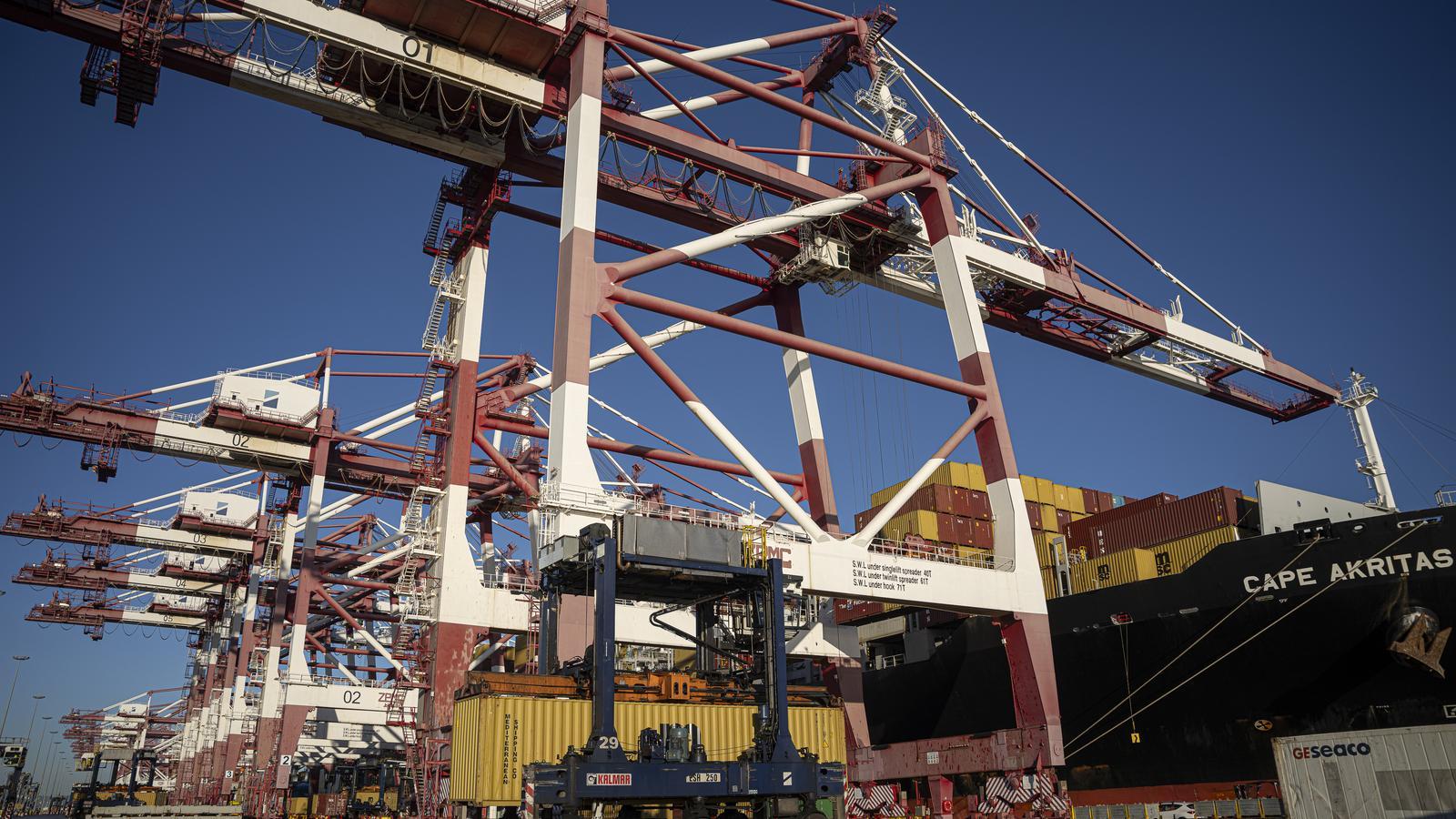 Barselona Limanı'nda ABD ve Çin Ticaretinde Şok Düşüş: Jeopolitik Gerilimlerin Gölgesinde