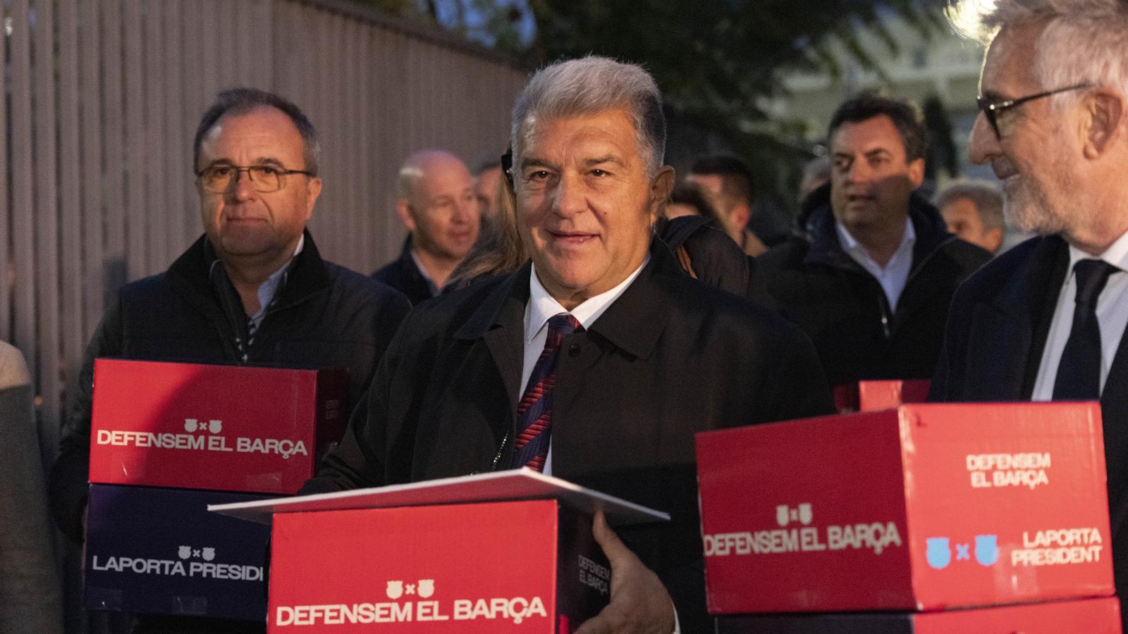 Xavi'den Şok İddia: Messi'nin Barça'ya Dönüşü Laporta Tarafından Engellendi mi?