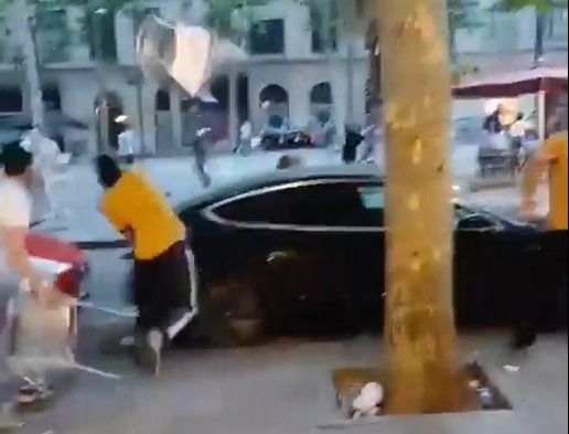 Barselona'nın Raval Mahallesi'nde Çifte Kavga Sonrası Polis Takviyesi: Güvenlik Alarmı