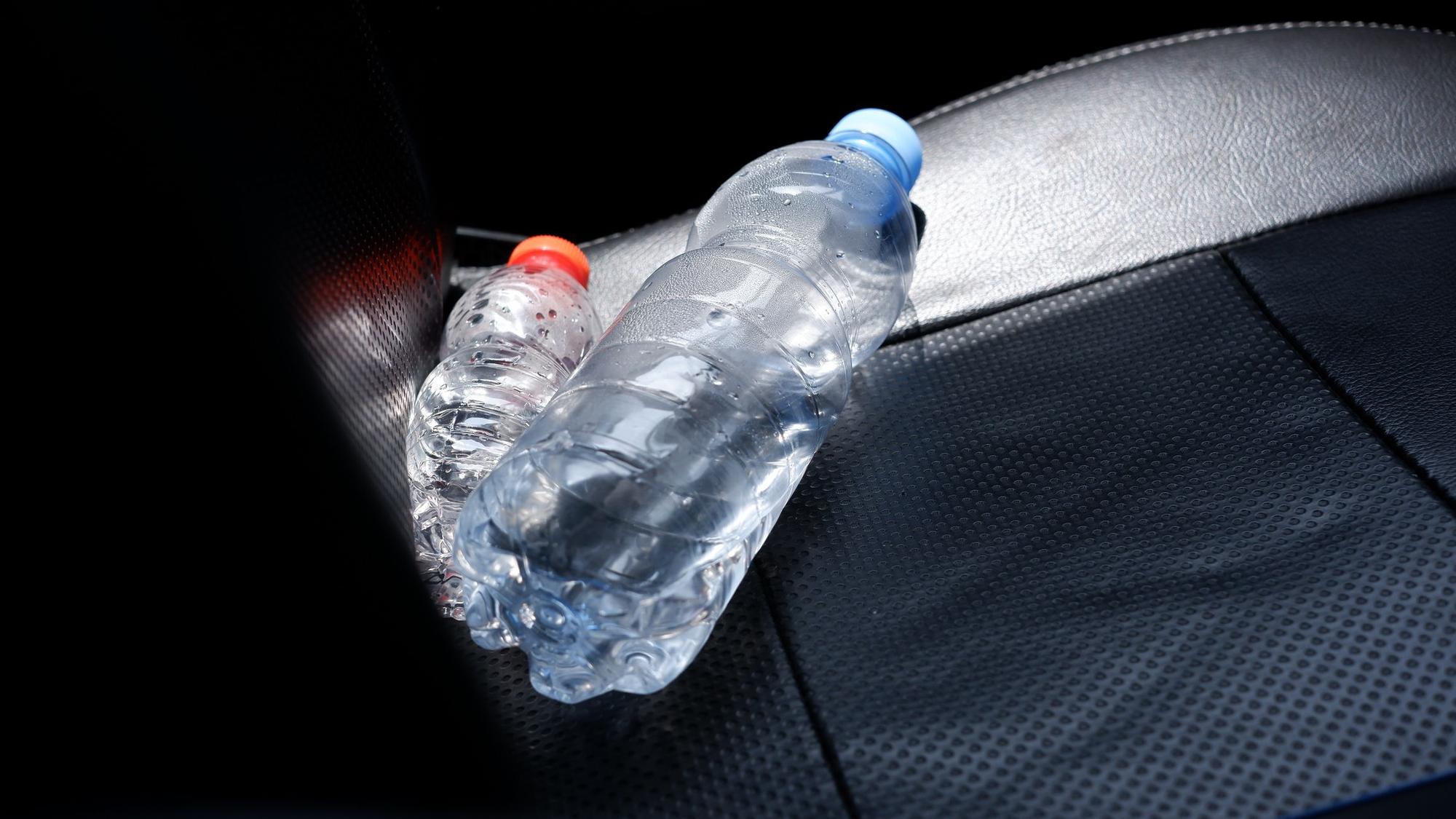 Sıcak Arabada Unutulan Plastik Su Şişesi: İçmek Güvenli mi? Uzmanlar Uyarıyor!