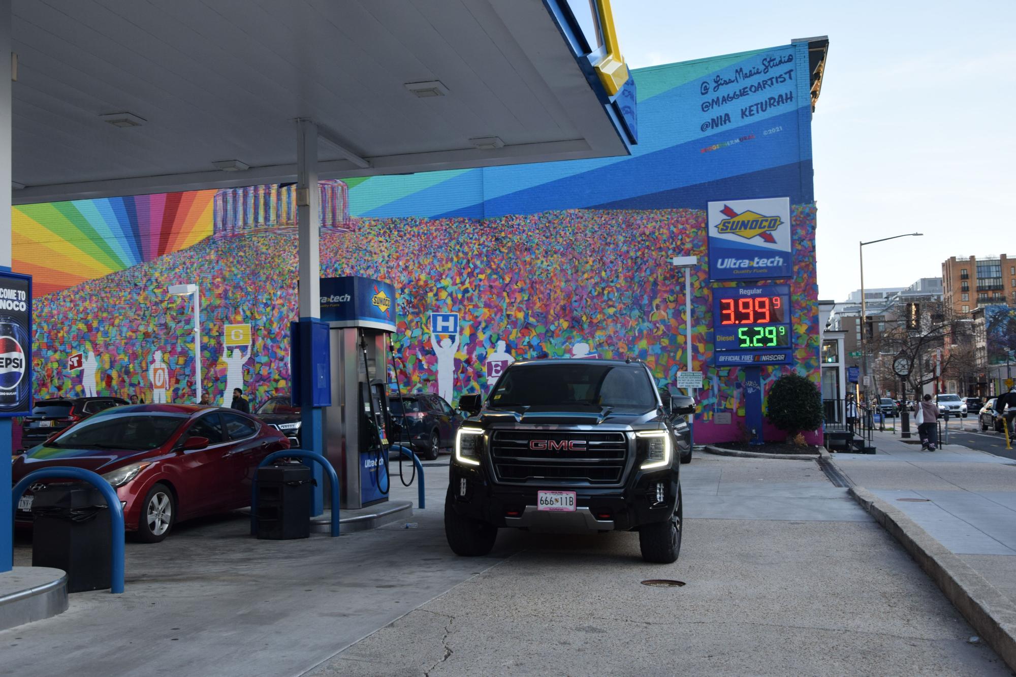 **ABD'de Benzin Fiyatları Savaş Endişelerini Geride Bıraktı: Tüketici Çıkmazı**