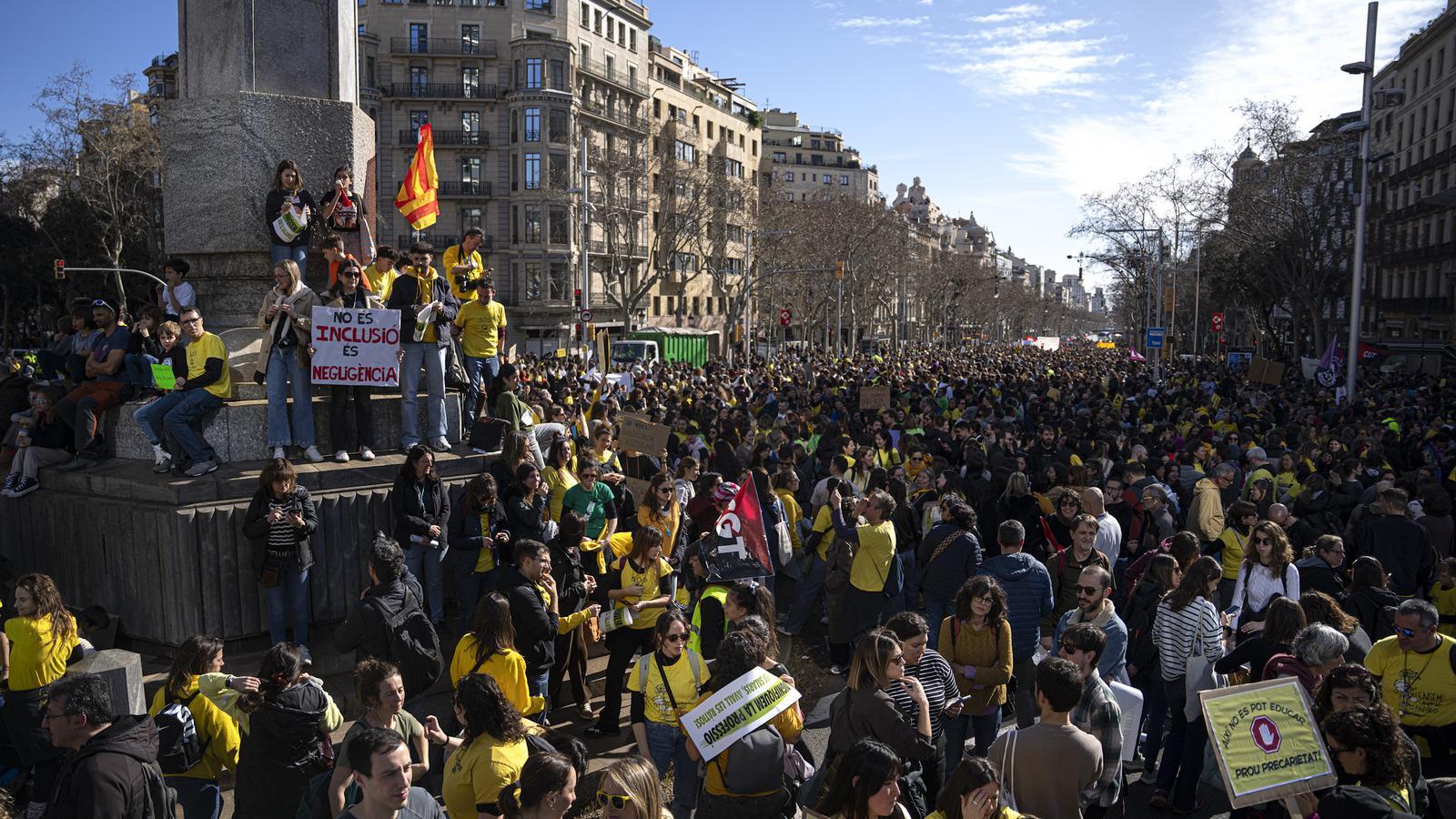 Öğretmen Maaşlarına Mayıs Zammı Hedefi: Katalonya'da Eğitim Bakanlığı'ndan Kritik Çalışma
