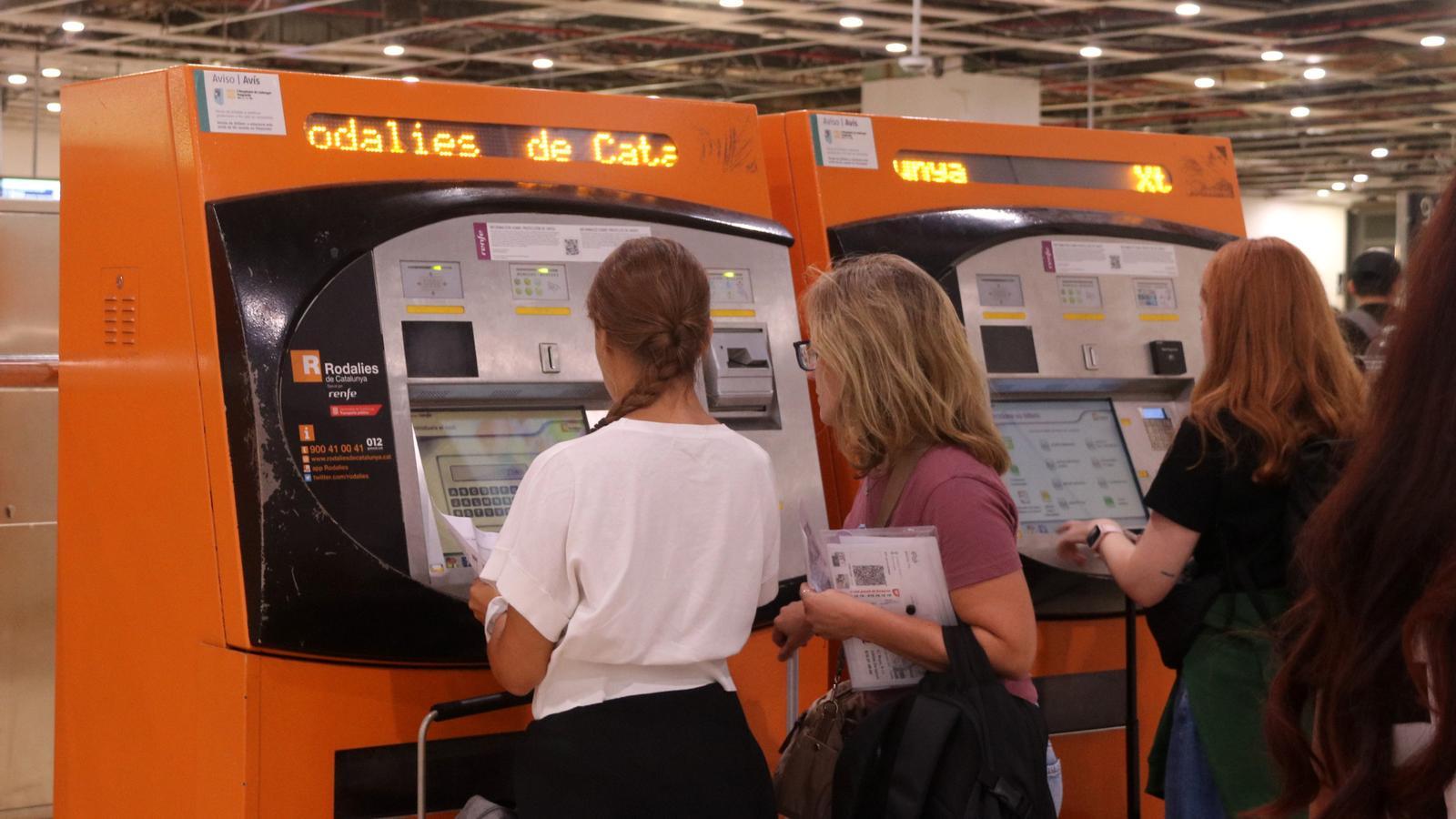 İspanya'da Renfe Grevi Tren Yolcularını Bezdiriyor: "Artık Saatlere Bakmıyorum"