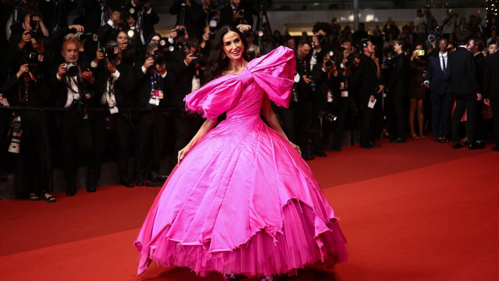 Cannes Kırmızı Halısında Fantazi Rüzgarı: Demi Moore ve John Travolta'nın Cesur Stilleri