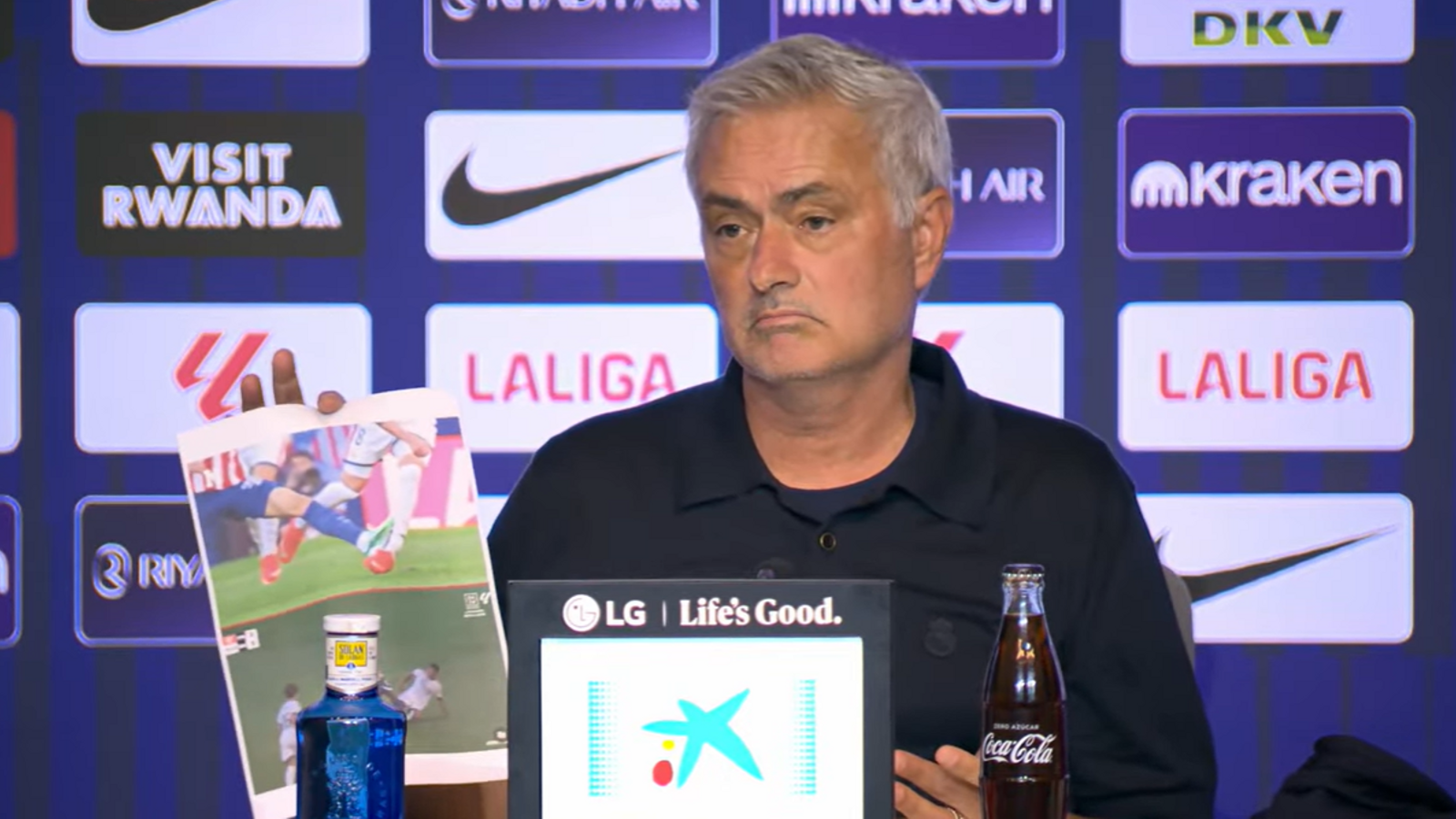 Mourinho'dan Madrid Derbisi Sonrası Hakemlere Sert Eleştiri: "Çok Mutlu Olmalılar!"