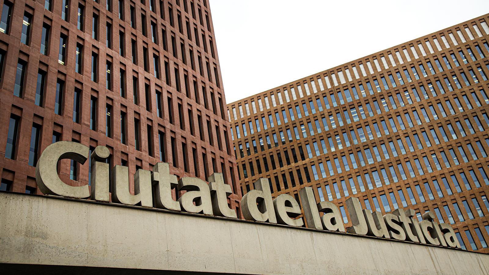 Barselona'da Bebek İstismarı Davasında Yeni Gelişme: Savcılık Ebeveynlerin