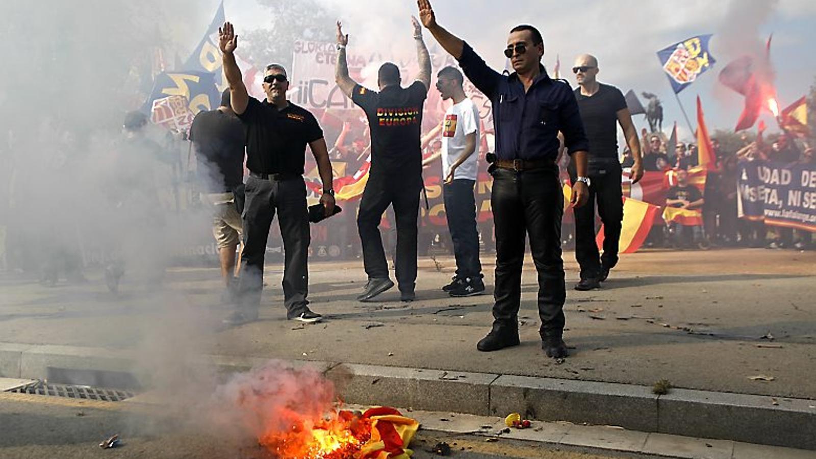Uluslararası Ödüllü Katalan Belgeseli 'Punt de no retorn', Aşırı Sağ ve Gençliği İşliyor