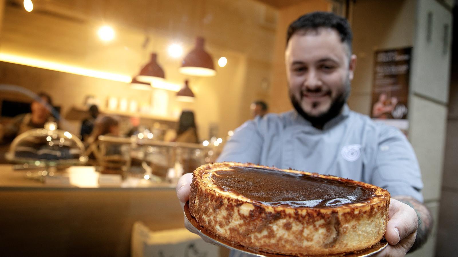 Katalonya'nın En İyileri Seçildi: El Ninot Peyniri ve Jon Cake'ten Efsanevi Cheesecake!