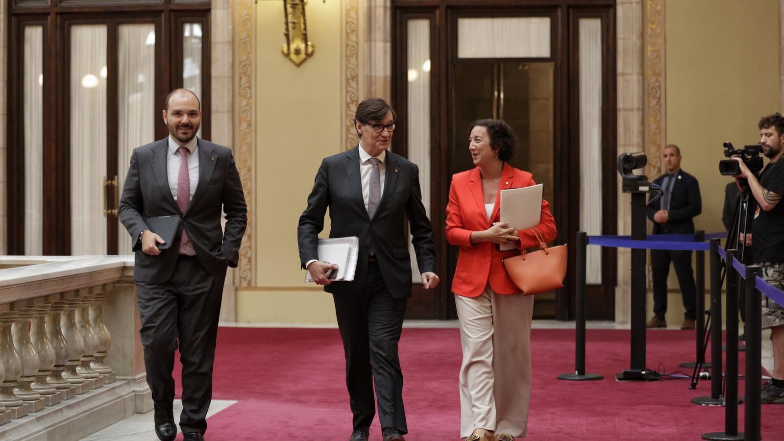 Salvador Illa, Katalonya Bütçesiyle Siyasi İstikrarı Yakaladı: Ancak Boş Çek Değil!