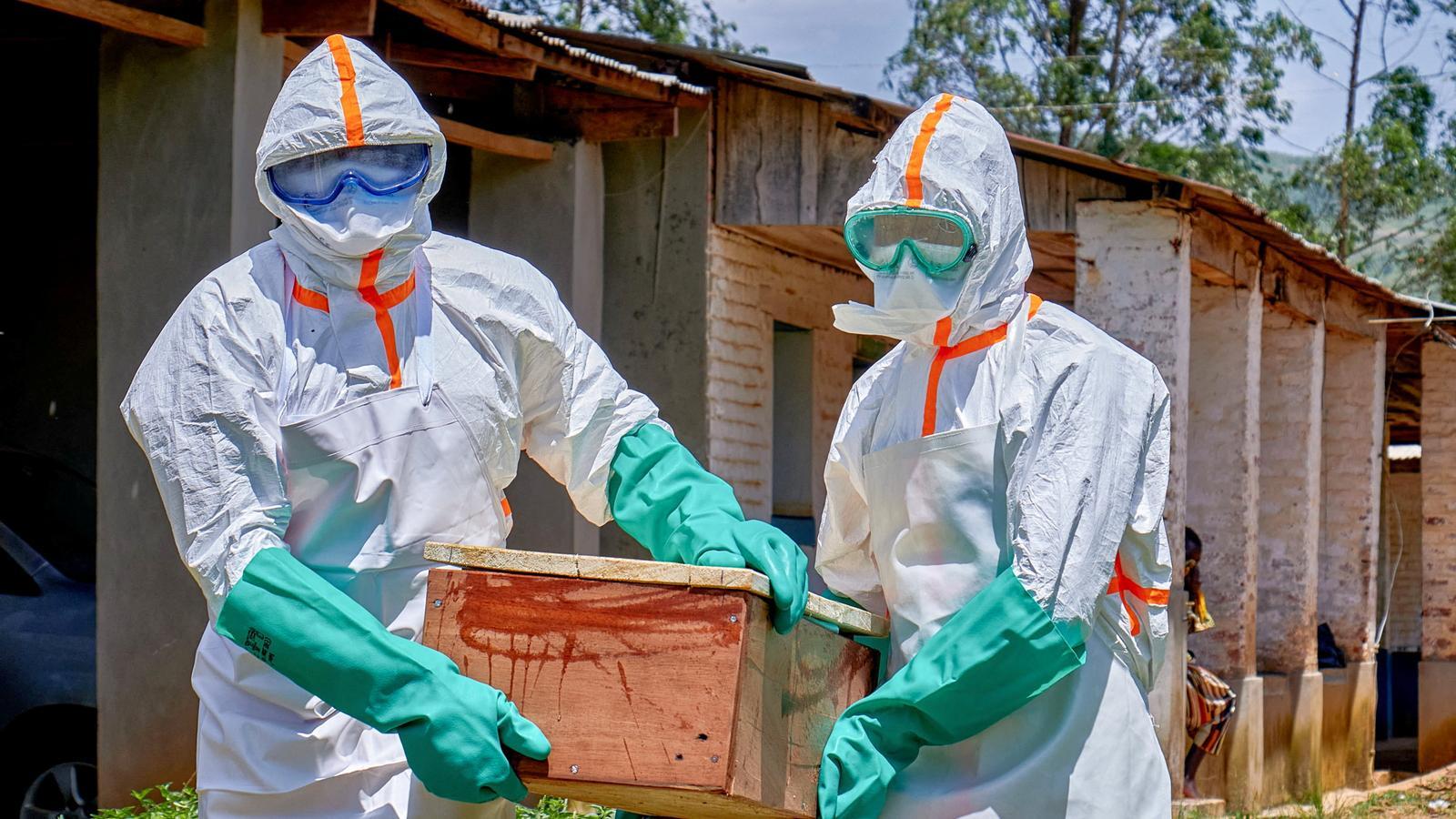 İtalya'da Ebola Alarmı: Uganda'dan Gelen Yolcular Hastaneye Kaldırıldı, Gözetim