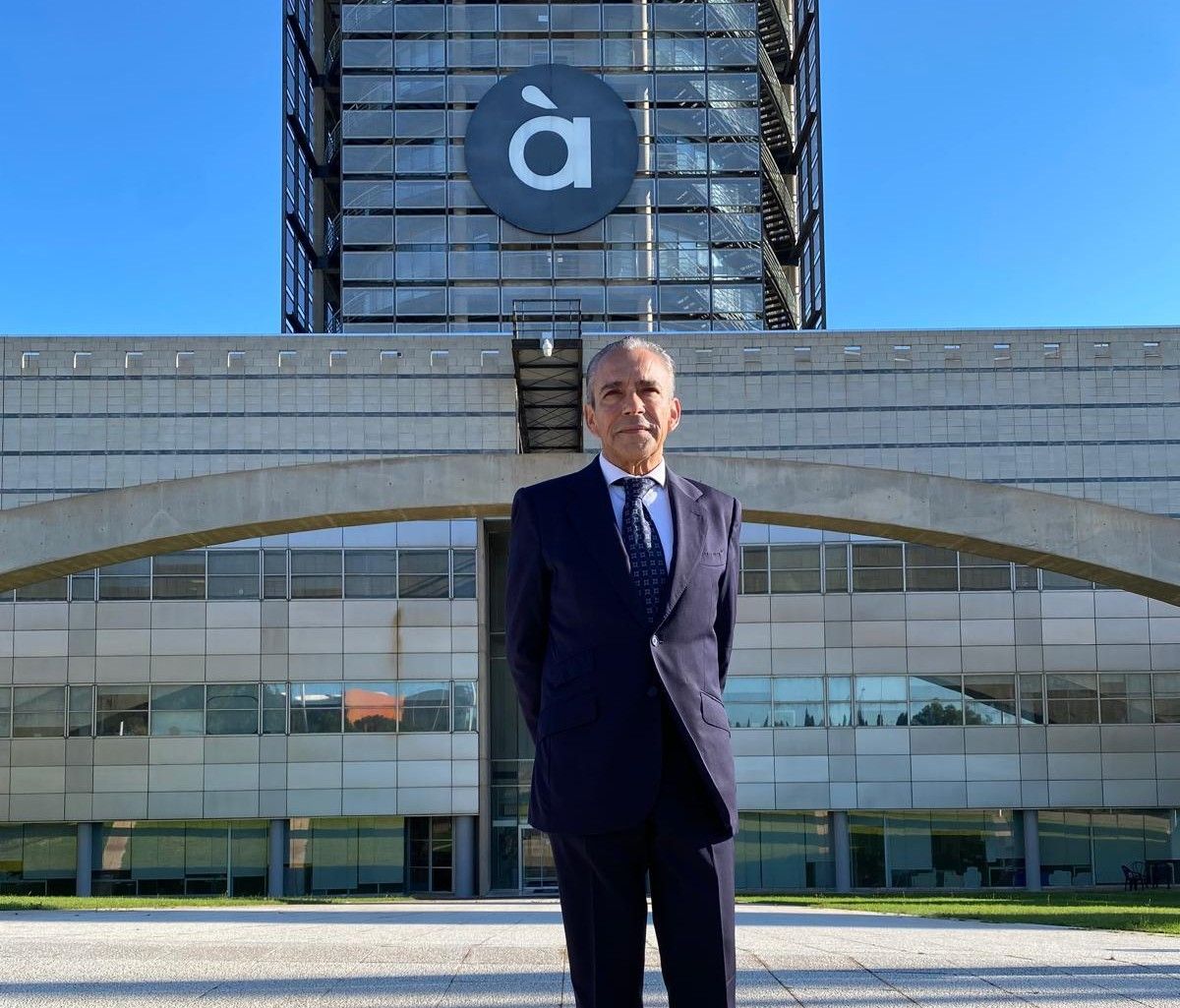 À Punt'ta Yeni Dönem: Román Ceballos Liderliğinde Gelenekselleşme ve Dil Tartışmaları