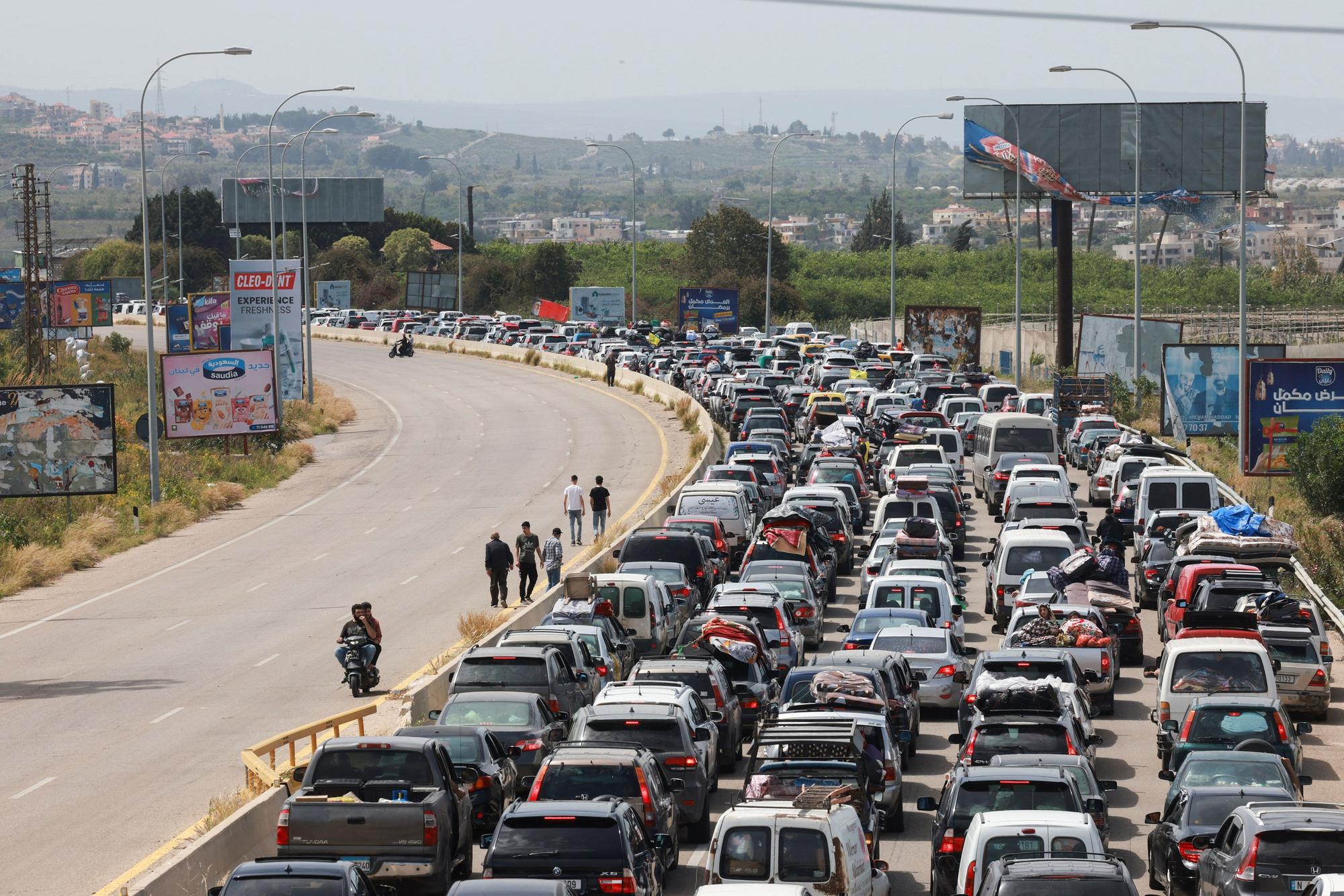 Lübnanlılar Harabeye Dönen Evlerine Dönmekte Tereddütlü: Ateşkesin Kırılgan Gölgesi