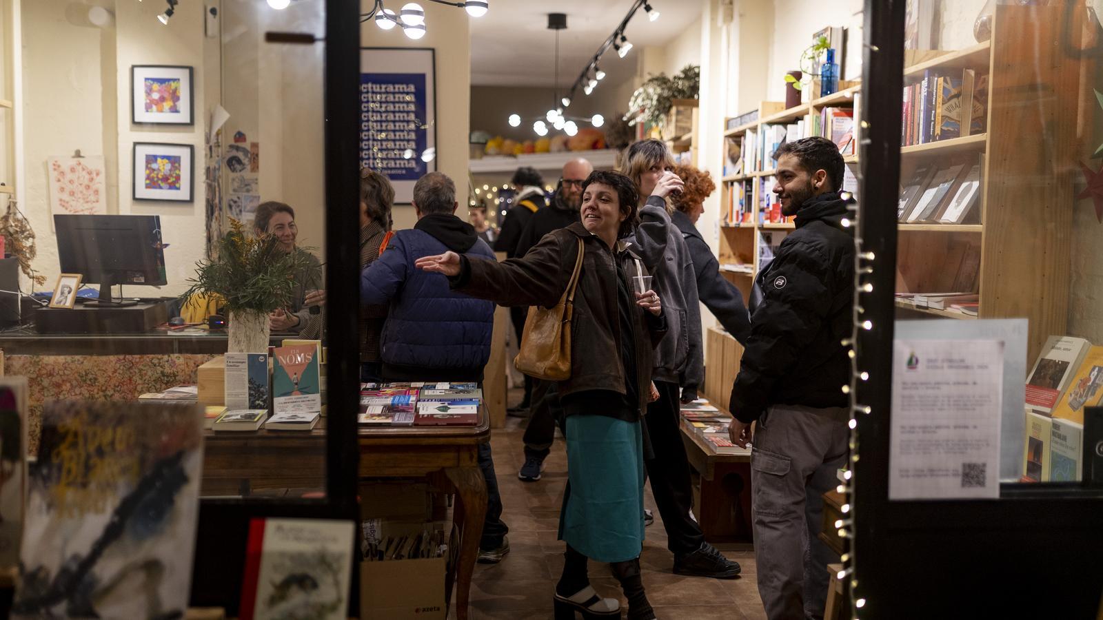 Barselona'da Edebiyat Rüzgarı Yön Değiştiriyor: Nocturama Gràcia'da Yeni Evinde