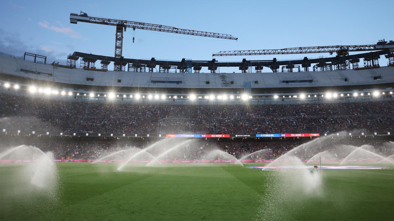 Camp Nou'da Koltuk Yarışı Kızışıyor: Barça Taraftarları İçin Belirsiz Bir Sezon