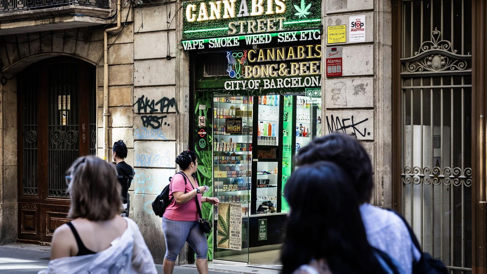 Barselona'da Turizm ve Ticaret Dengesi: Collboni'nin Ciutat Vella Planı Onaylandı