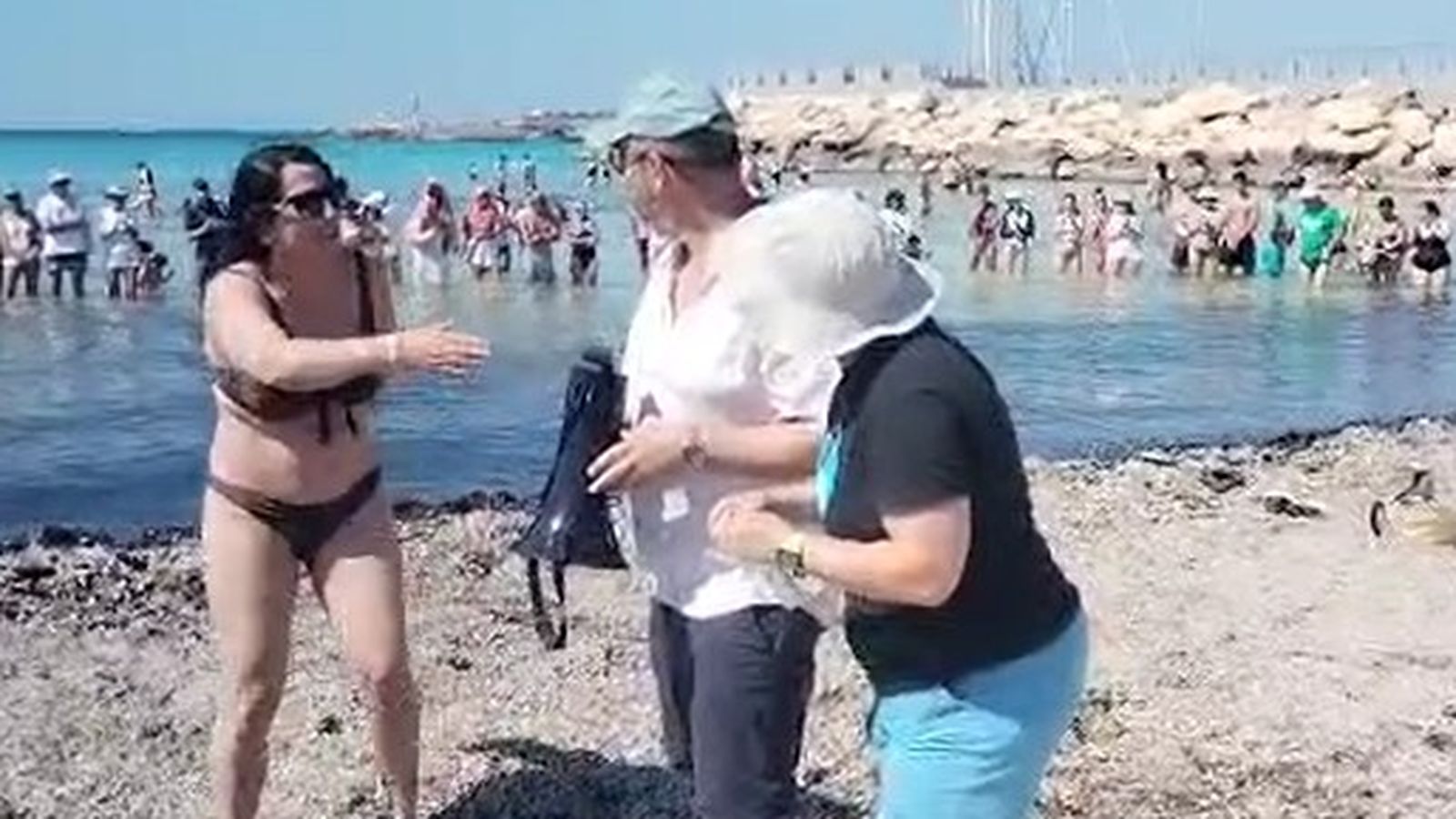Mallorca'da Çevreci Protestoya Bikiniyle Giren Belediye Başkanının Şaşırtıcı Savunması