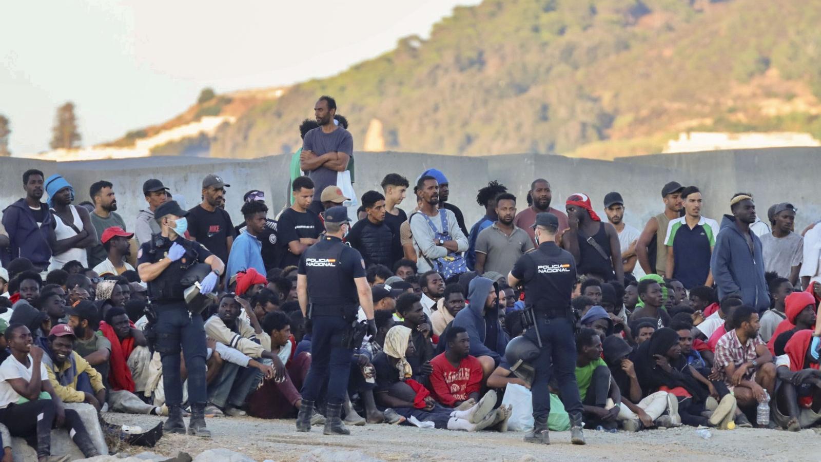 İspanya, Ceuta'daki Göçmen Krizine 1.500 Kişilik Yeni Merkezlerle Yanıt Veriyor