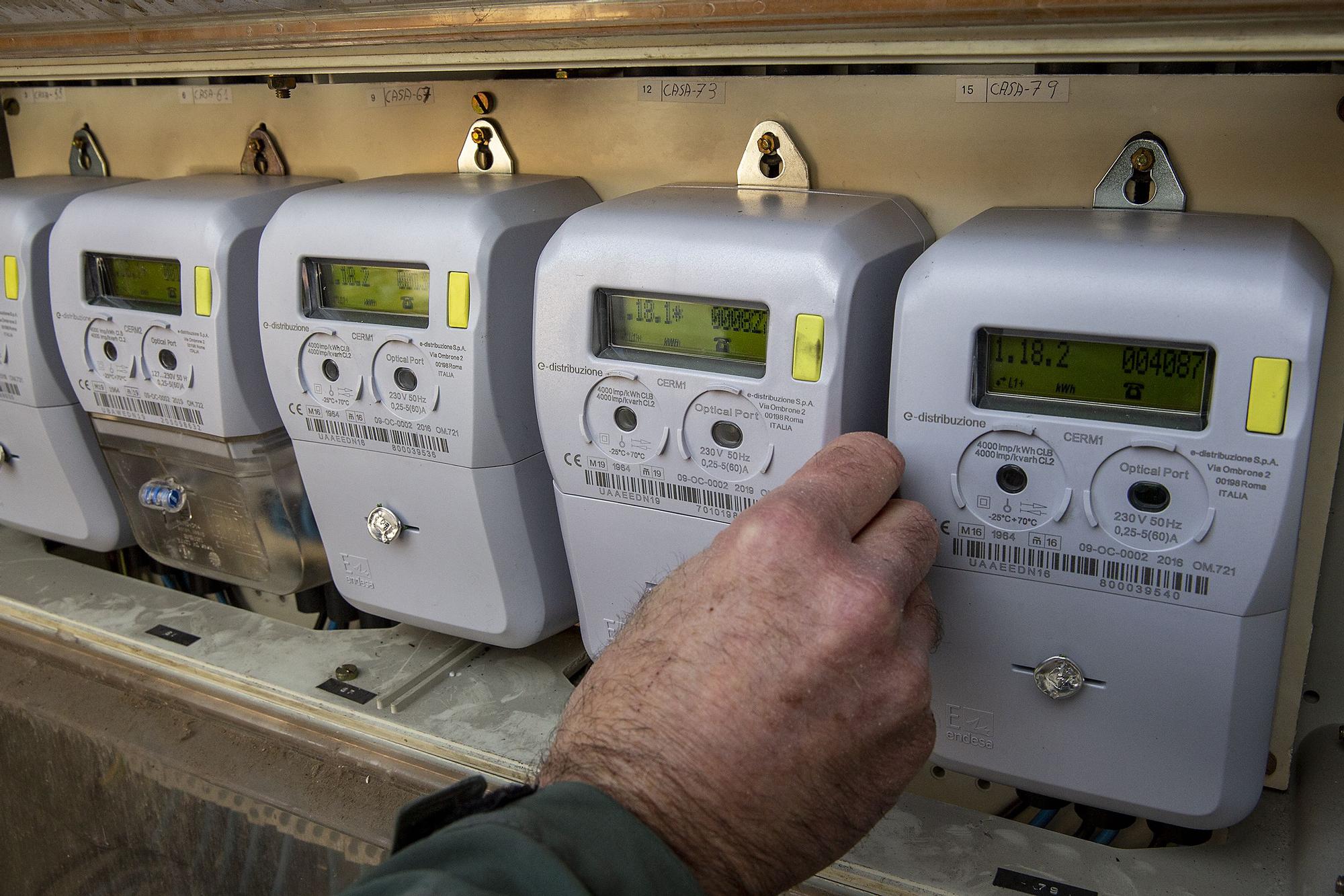 İspanya'da 'Işık Korsanları' Şebekesi: 61 Milyon Avroluk Elektrik Dolandırıcılığı