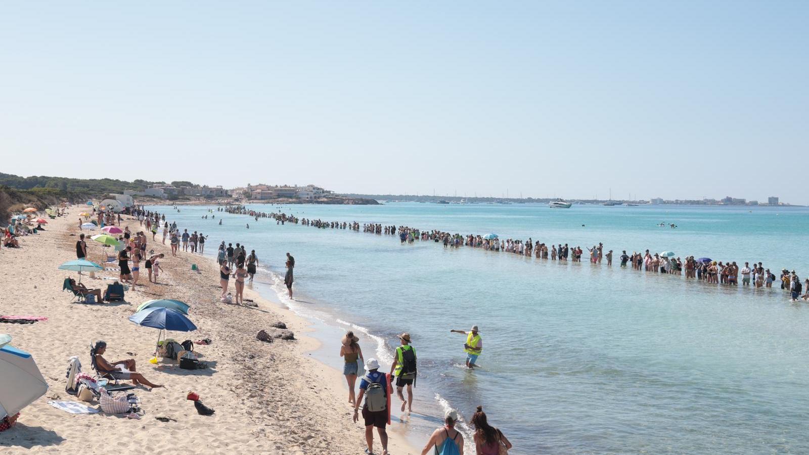 Balear Adaları'nda Çevre Alarmı: El Trenc Plajı İçin 10 Bin Kişilik Dev Protesto