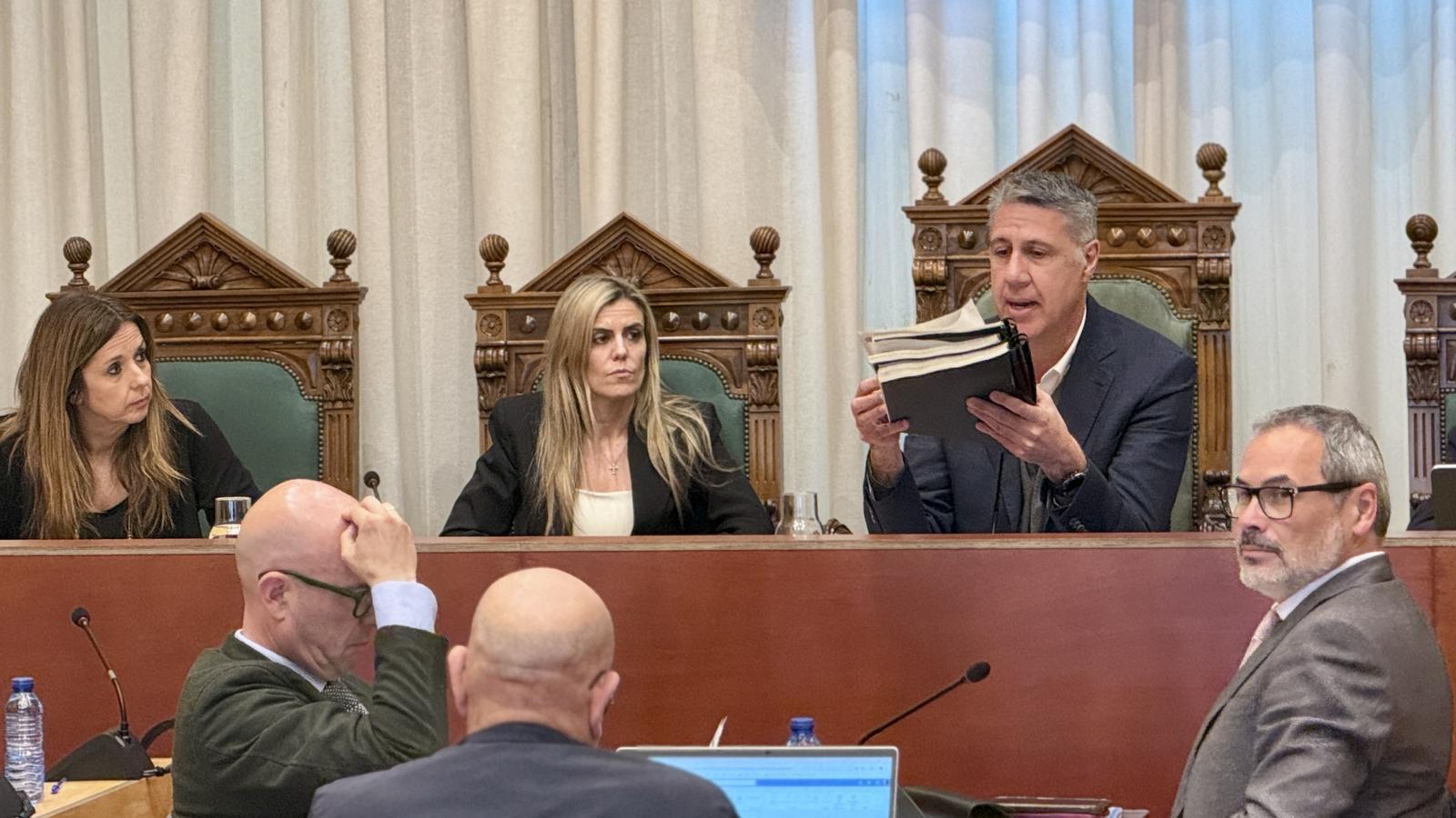 Badalona'dan Sosyal Yardım Hamlesi: İlk Belediyeye Ait Aşevi Yolda, Tartışmalar Sürüyor