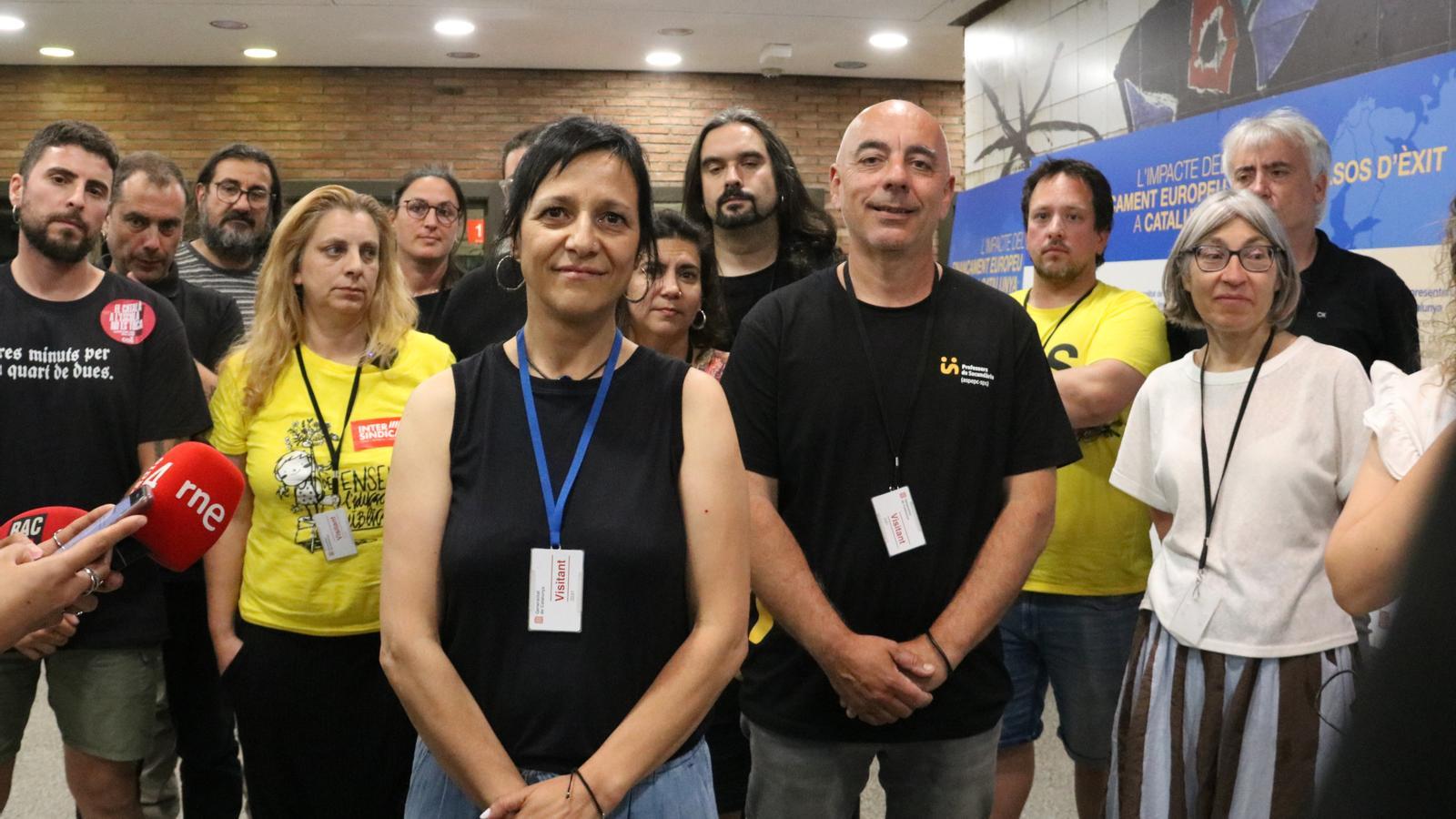 Katalonya'da Öğretmen Grevi: Sendikalar 400 Avroluk Teklifi Reddetti, Bakanlıkta Eylem