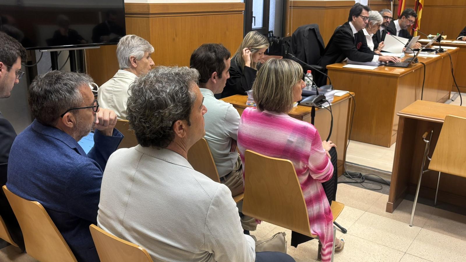 Katalonya'da Polis Aşıları Tartışması: Eski Sağlık Bakanı Vergés Suçlamaları Reddetti