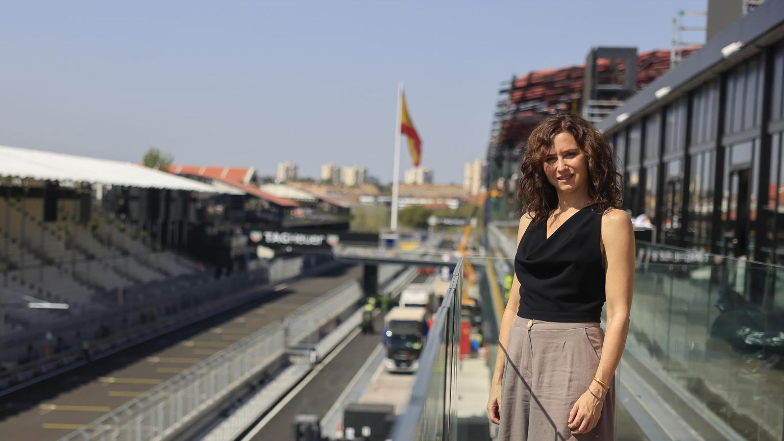 Madrid'de Bayrak Yarışı: Ayuso, İspanya'nın En Büyük Bayrağı Rekorunu Kırdı