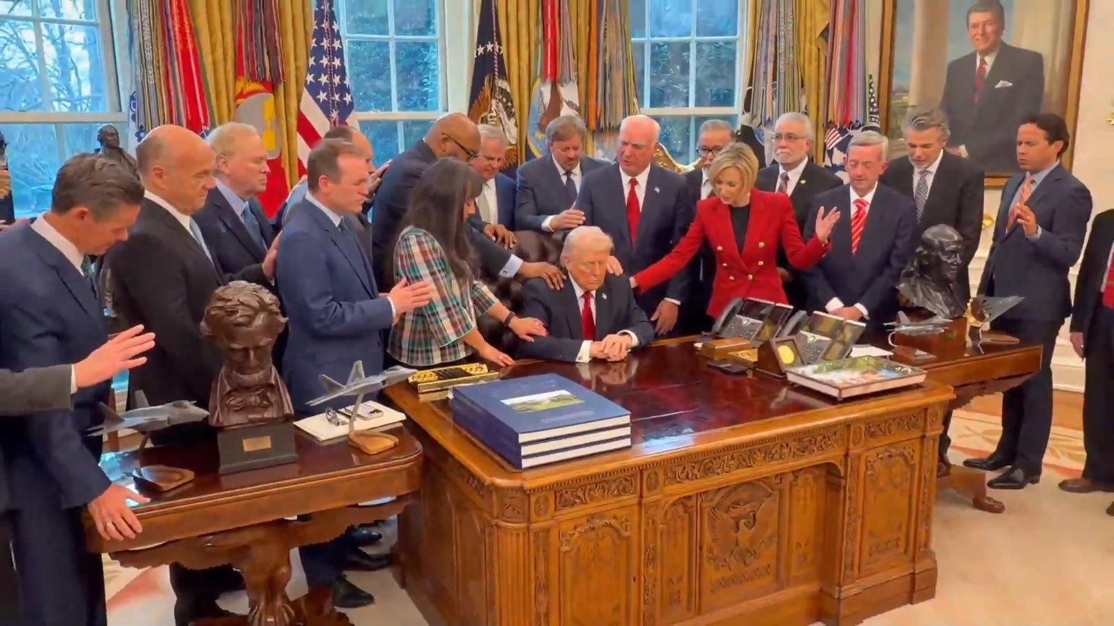 Beyaz Saray'da Trump İçin Dua Eden Evanjelikler: Siyaset ve İnanç Kesişimi