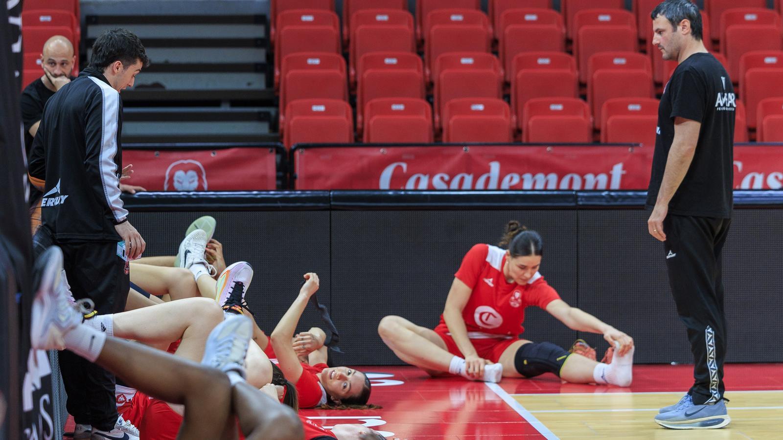 İspanyol Basketbolunda Bir İlk: Koç Cantero Babalık İzniyle Tabuları Yıkıyor