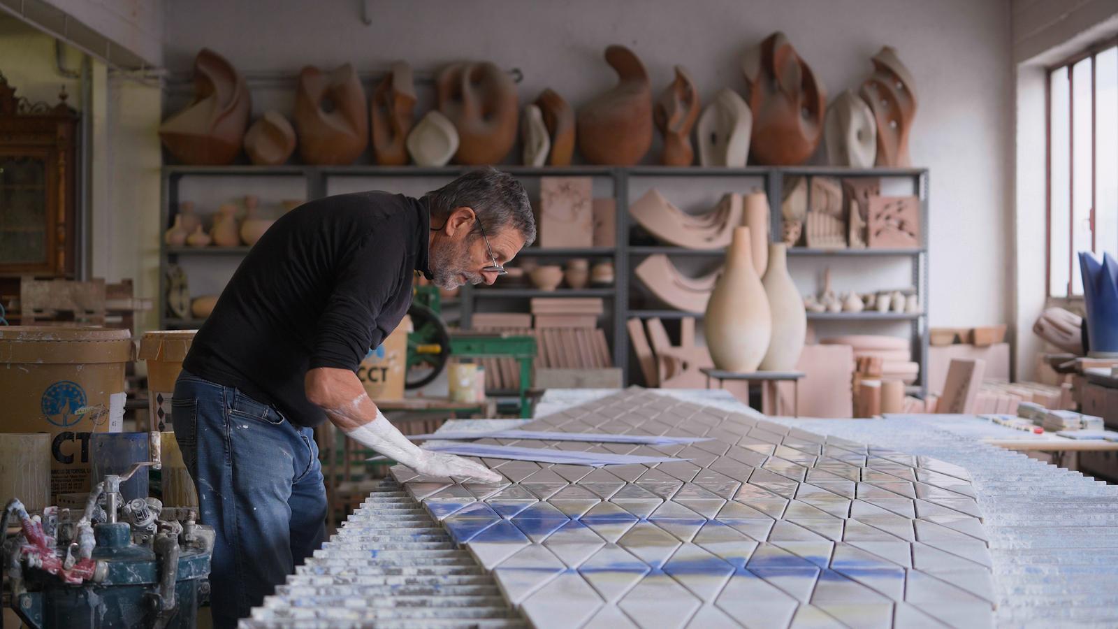 **Sagrada Familia'nın İsa Kulesi: 60.000 Benzersiz Seramik Parçasıyla Yükselen Bir